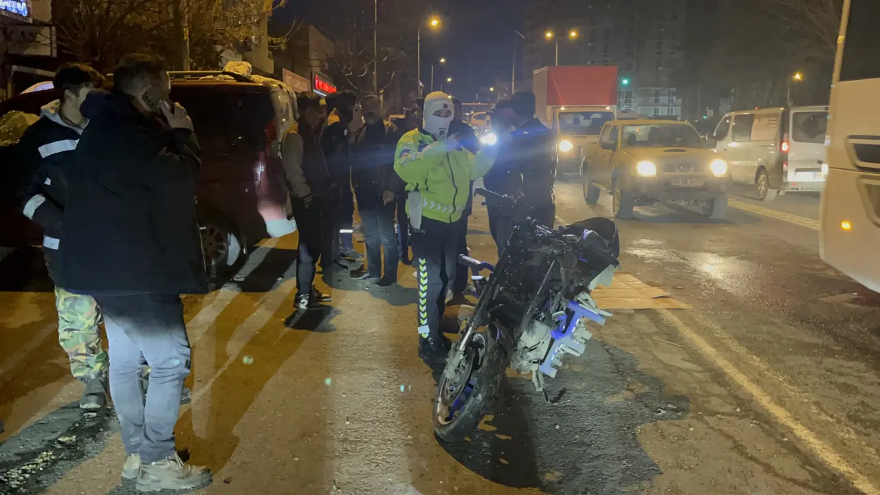 Çorlu’da feci kaza! Motosikletle aracın çarpışma anı kamerada 3