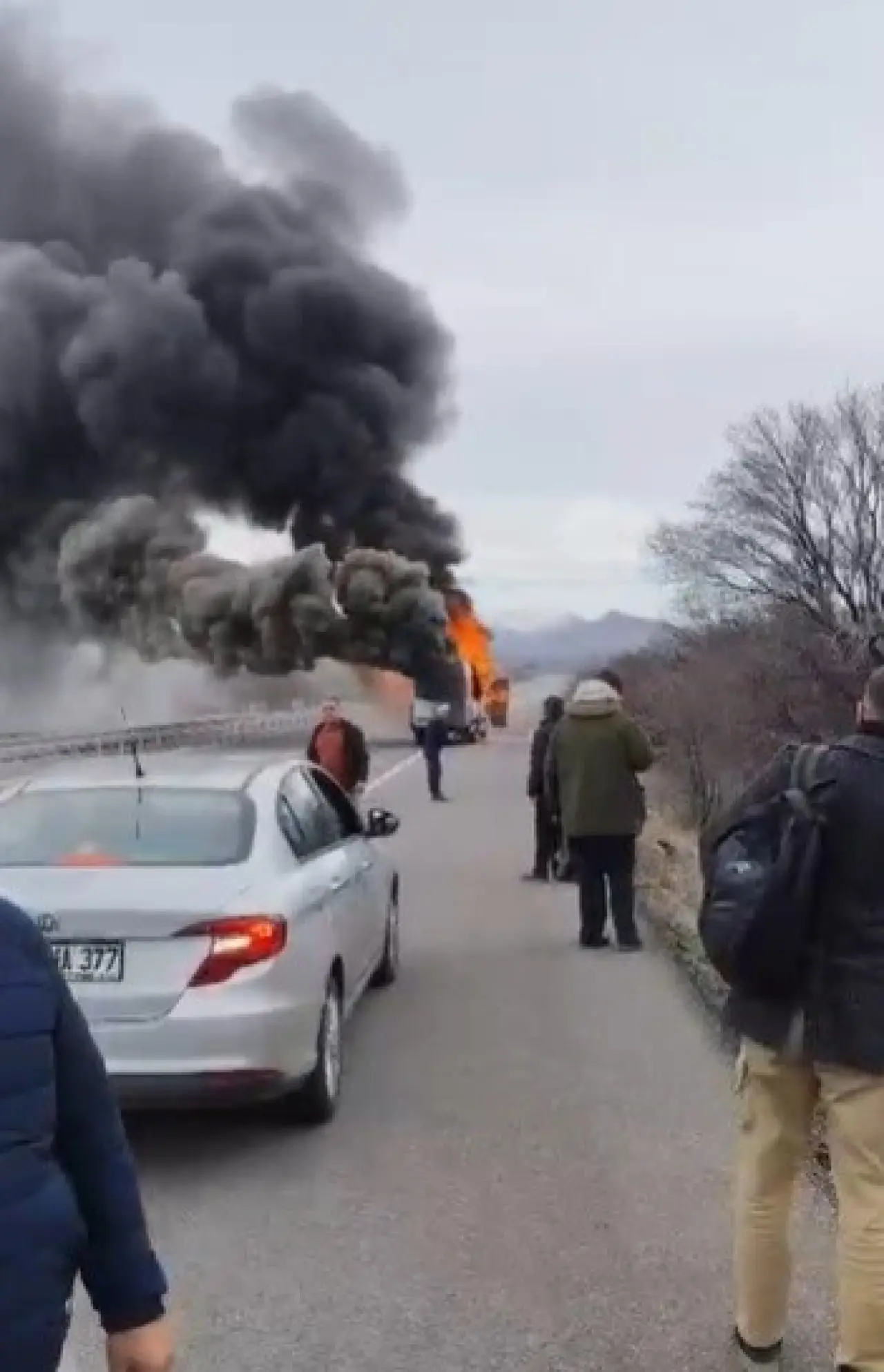 Konya'da yolcu minibüsü kül oldu: Yolcular dakikalarla kurtuldular! 2