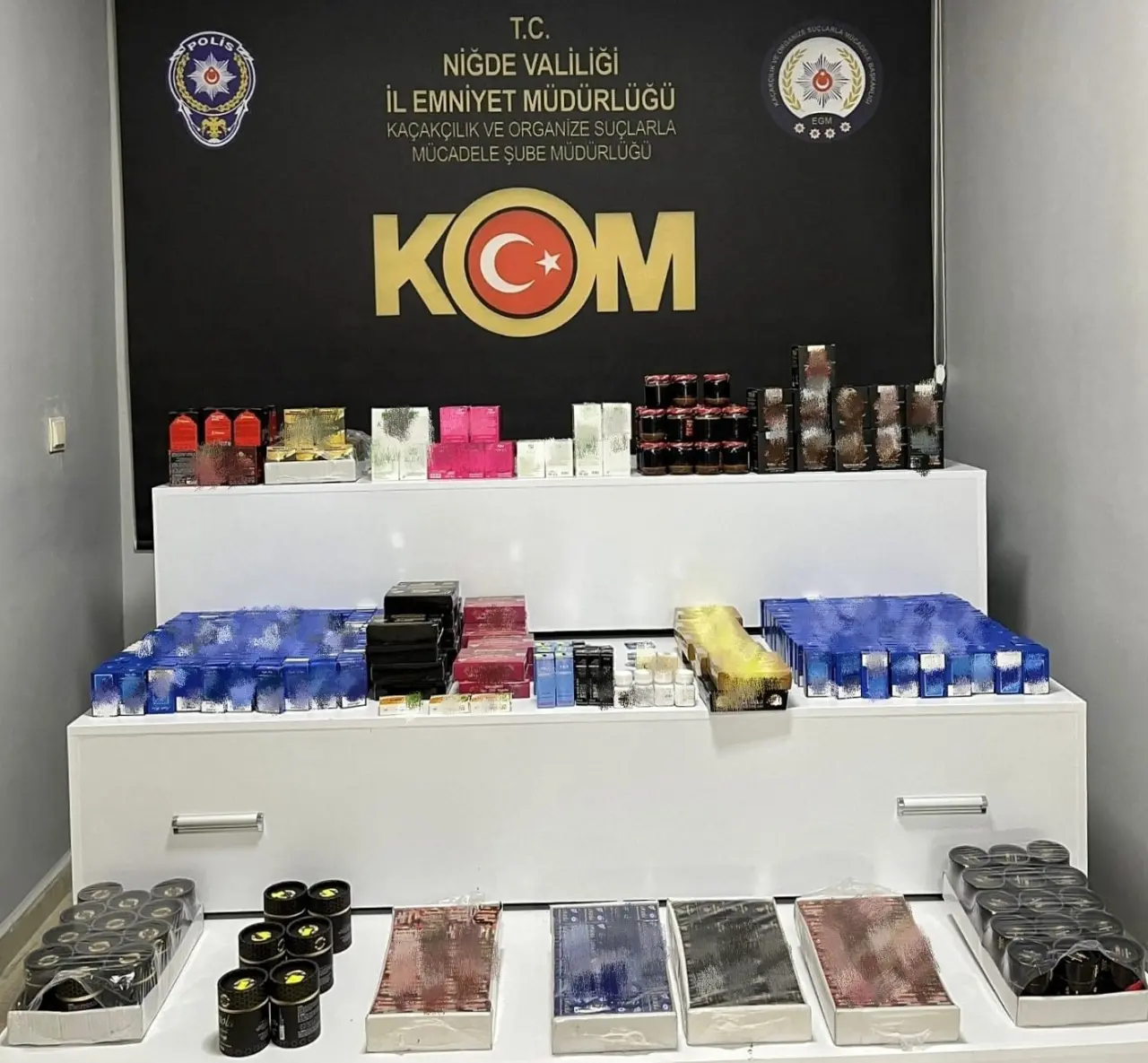 Niğde polisi baskın yaptı: Kaçak tütün ve alkol deposu çökertildi! 3