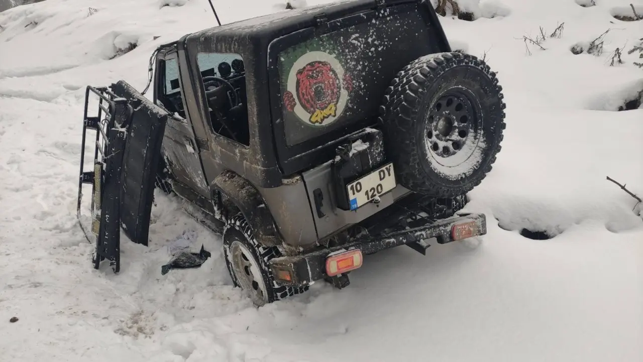 Bilecik’te buzlu yol felaketi getirdi! Sürücü ölümden döndü 1