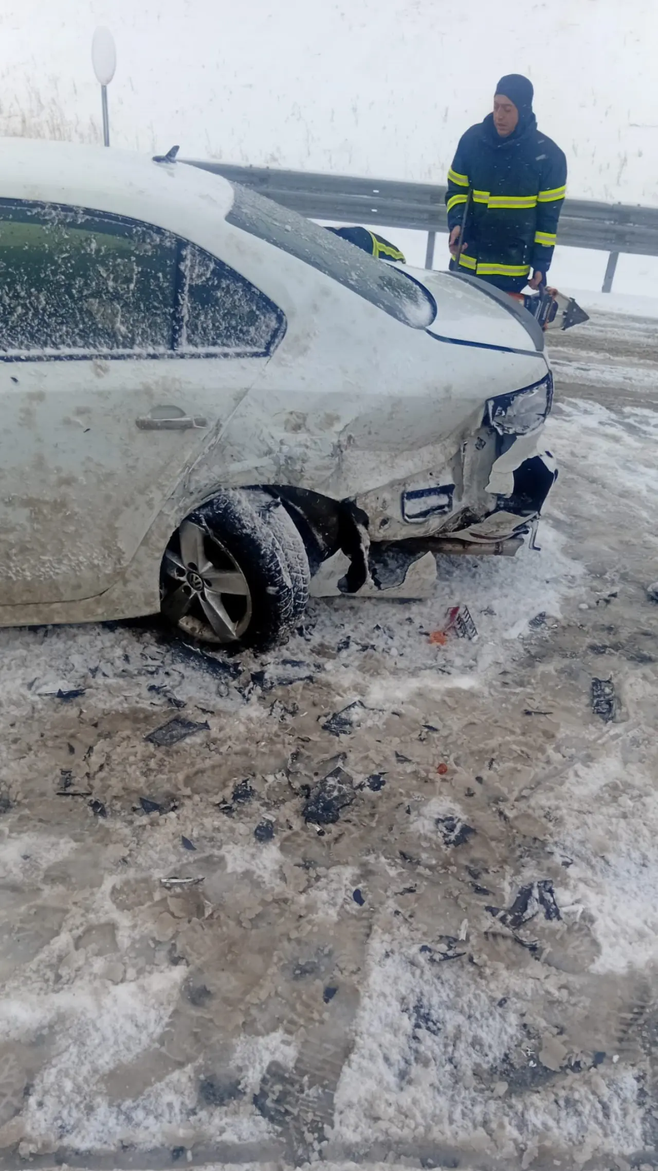 Aksaray'da kar kazayı beraberinde getirdi: Peş peşe çarpışma, 3 yaralı! 3