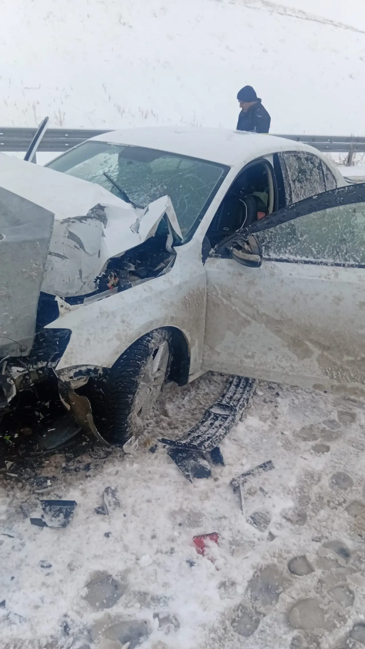 Aksaray'da kar kazayı beraberinde getirdi: Peş peşe çarpışma, 3 yaralı! 1