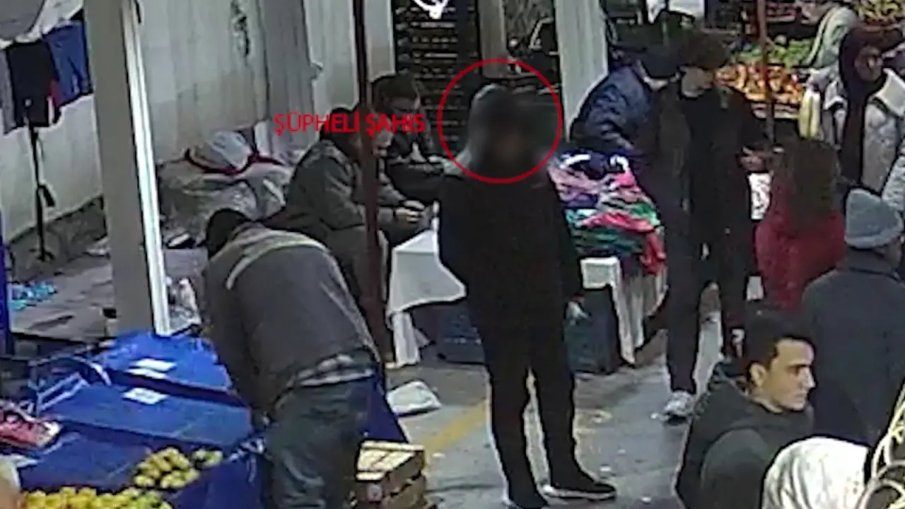 Alışveriş yapar gibi yaptı, telefonu çaldı 1