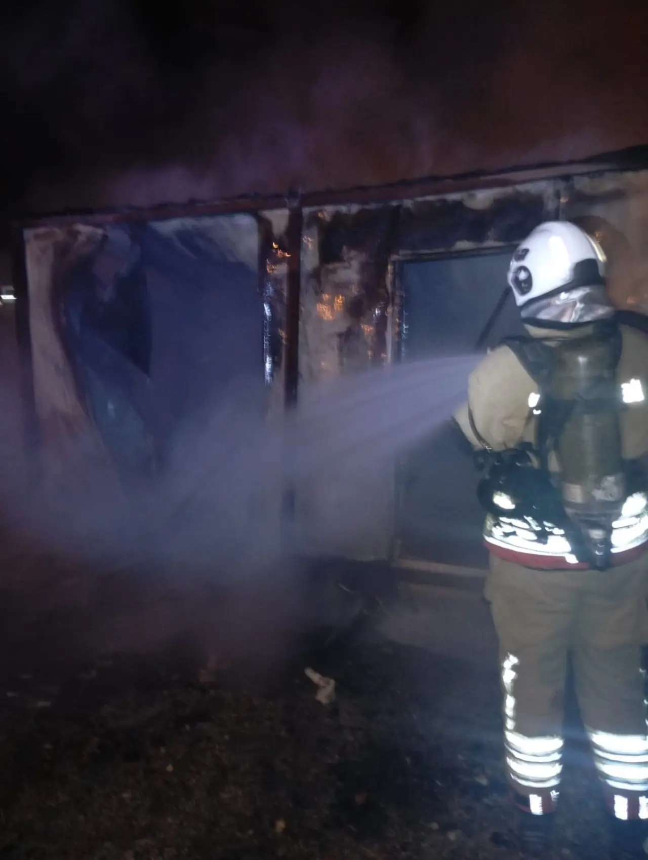 Antakya’da dehşet anları! Konteyner yanarak küle döndü 2
