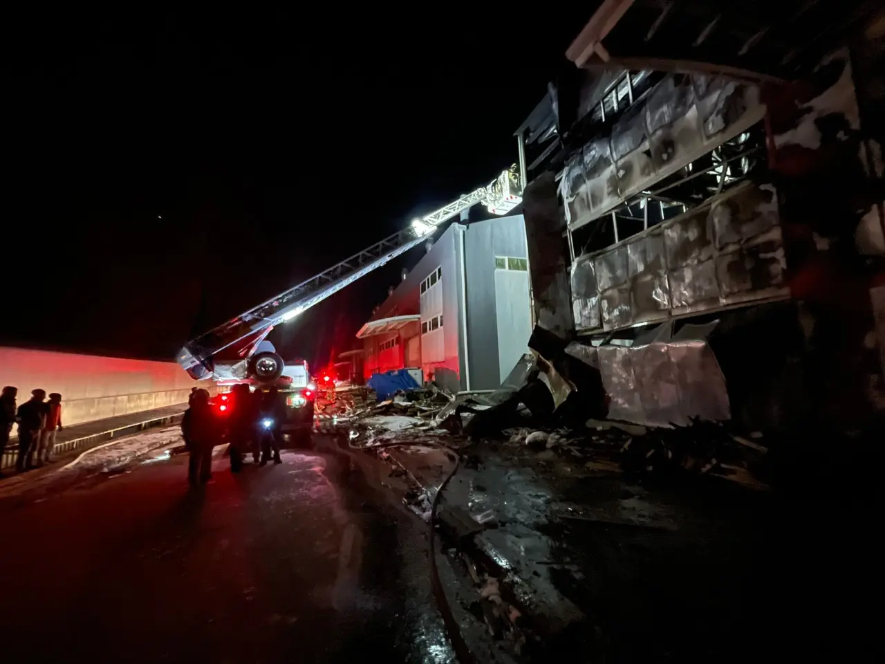 Antakya’da korkutan yangın! Sünger deposu alevlere teslim oldu 3