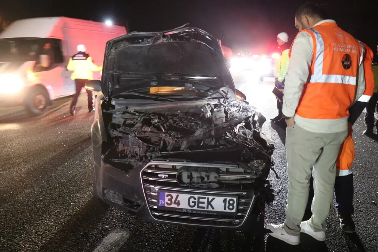 Anadolu Otoyolu’nda feci çarpışma! Minibüs yan yattı, 1 ölü 3 yaralı 2