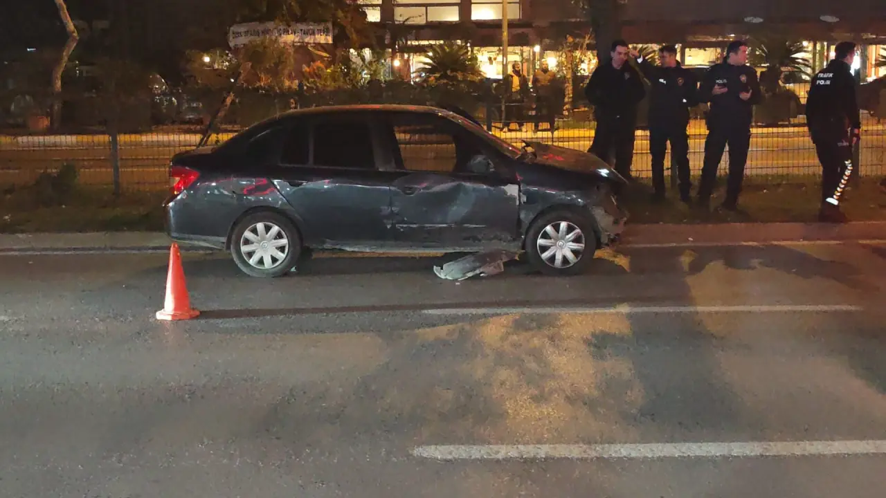 Antalya’da nefes kesen kovalamaca! Kaçan sürücü 4 araca çarpıp refüjde yakalandı 4