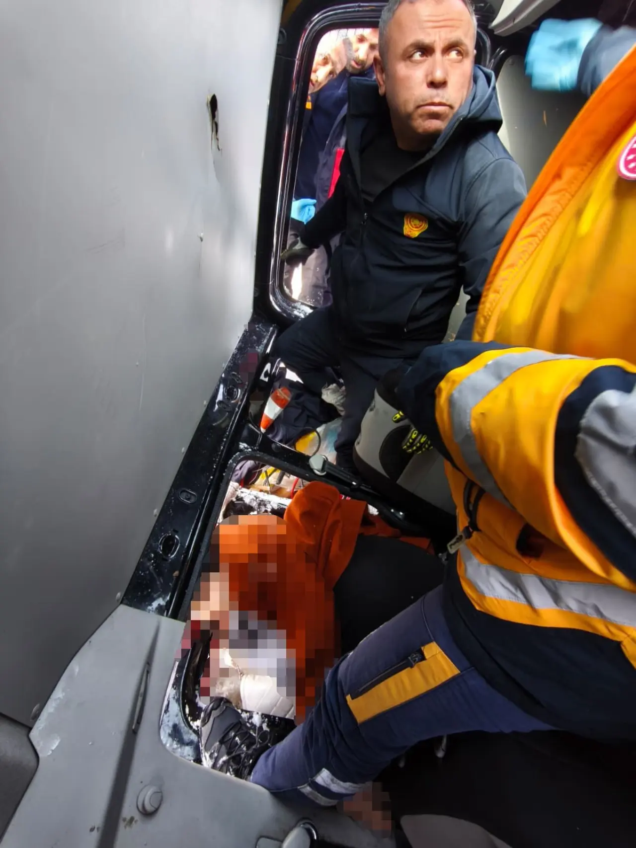 Van’de can pazarı! Takla atan minibüs ölüm getirdi 4