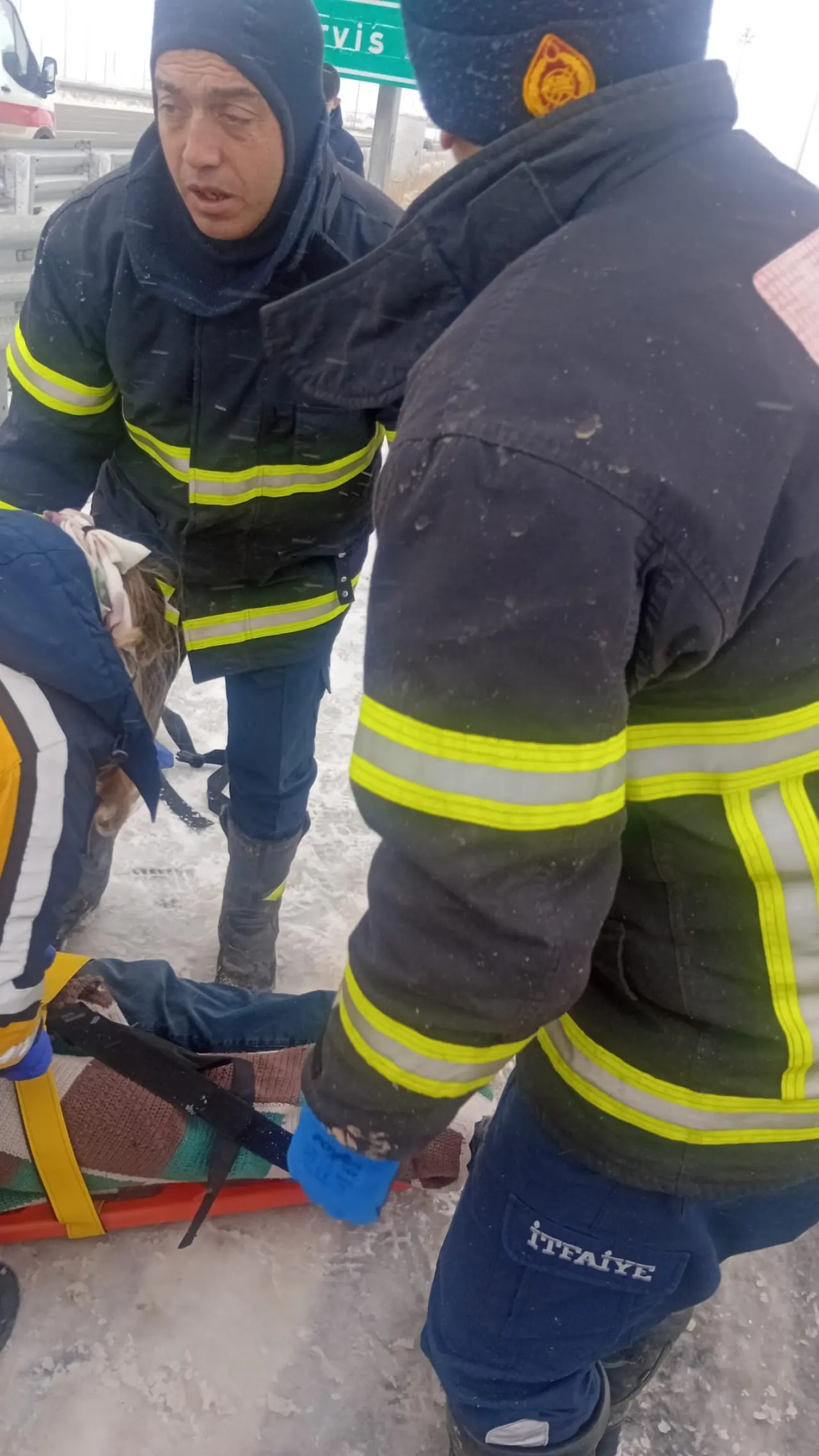 Aksaray'da kar kazayı beraberinde getirdi: Peş peşe çarpışma, 3 yaralı! 2