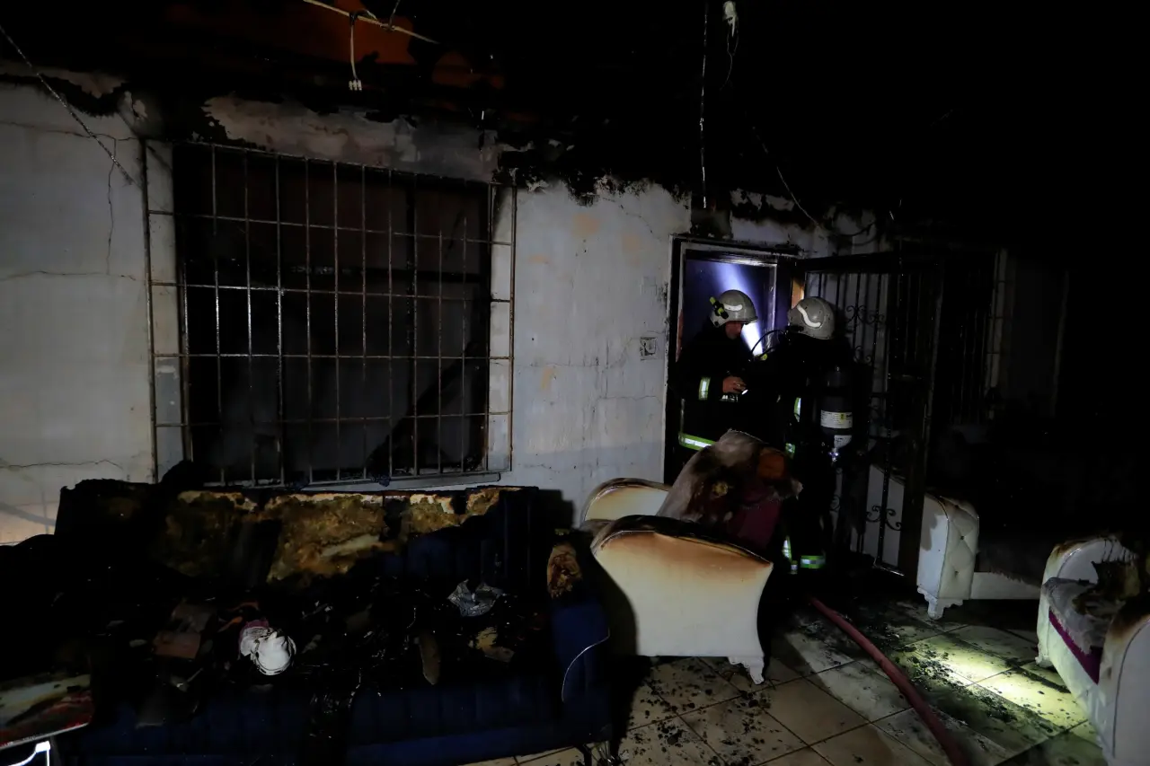 Antalya'da alevler her şeyi yuttu: Ev sahibi sinir krizi geçirdi! 8