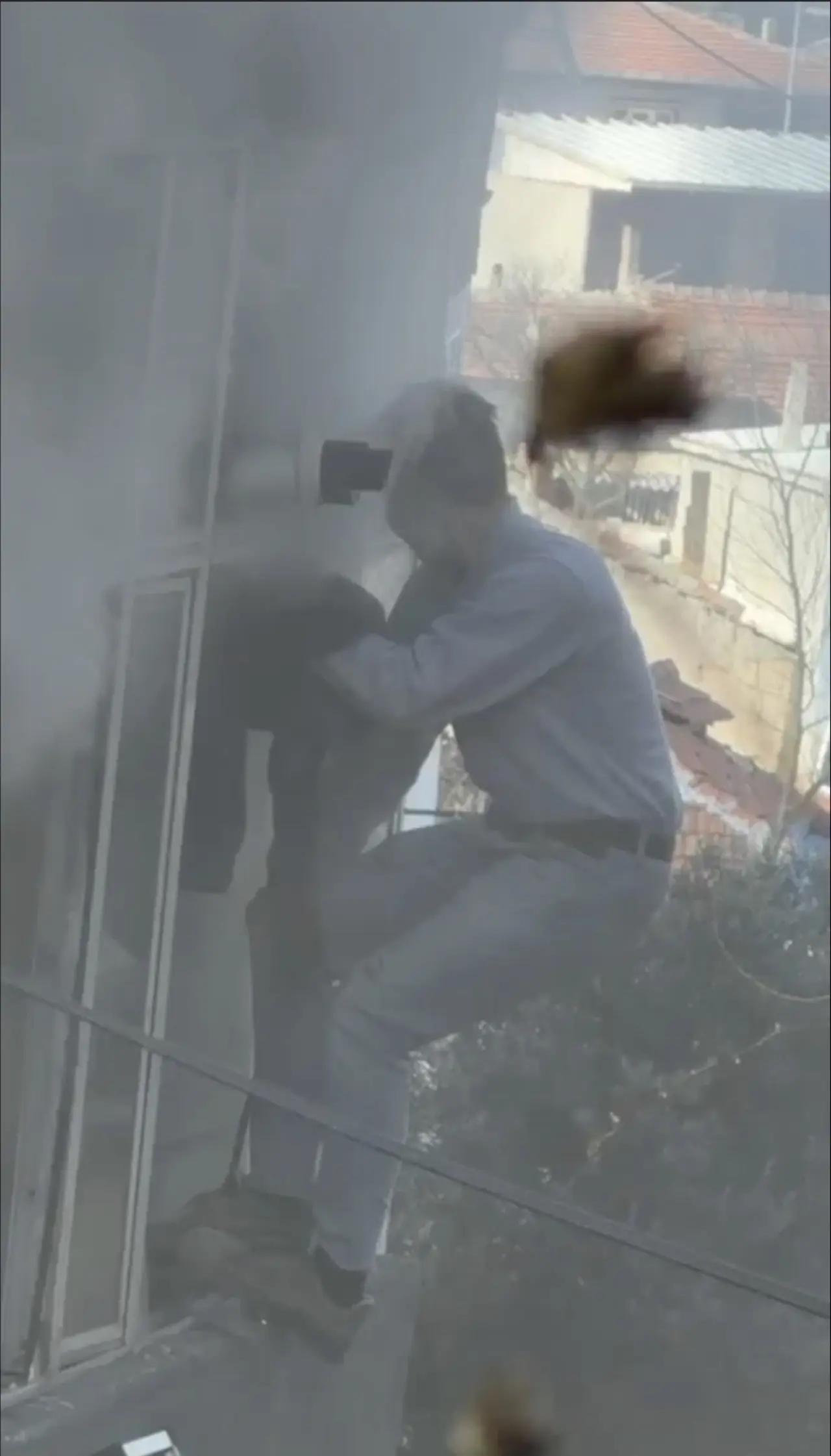 Evde mahsur kaldı, alevlerden kurtulamadı! Yatalak adam kedisiyle birlikte can verdi 4