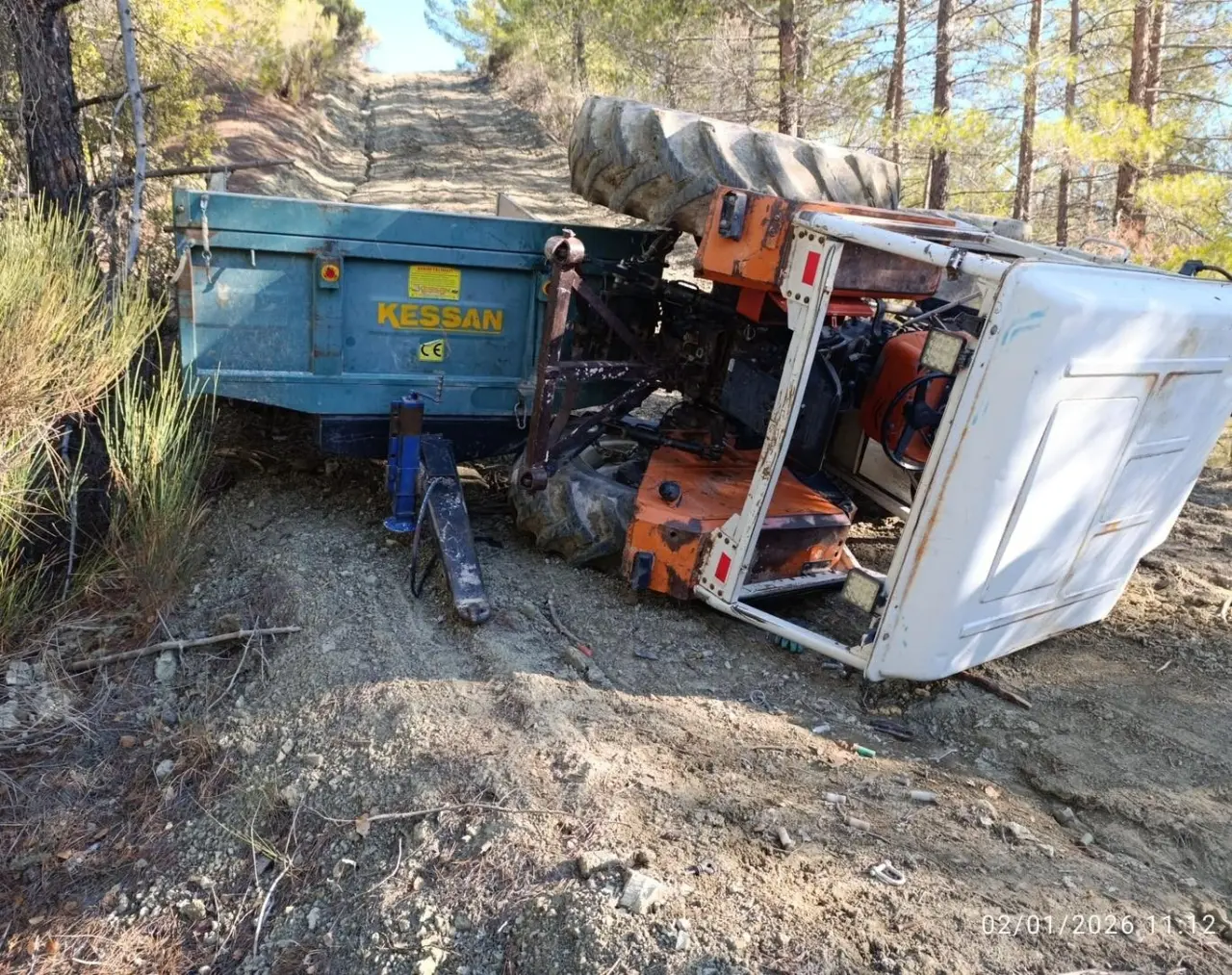 Denizli'de traktör devrildi! Facia son anda önlendi 1
