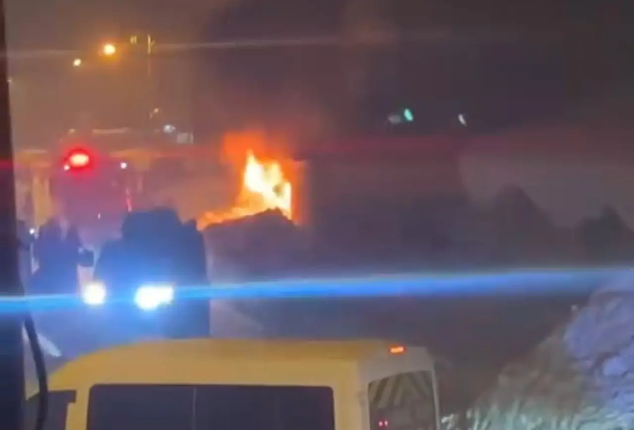 Hakkari'de bacadan çıkan yangın felakete dönüştü! Alevler evi küle çevirdi 5