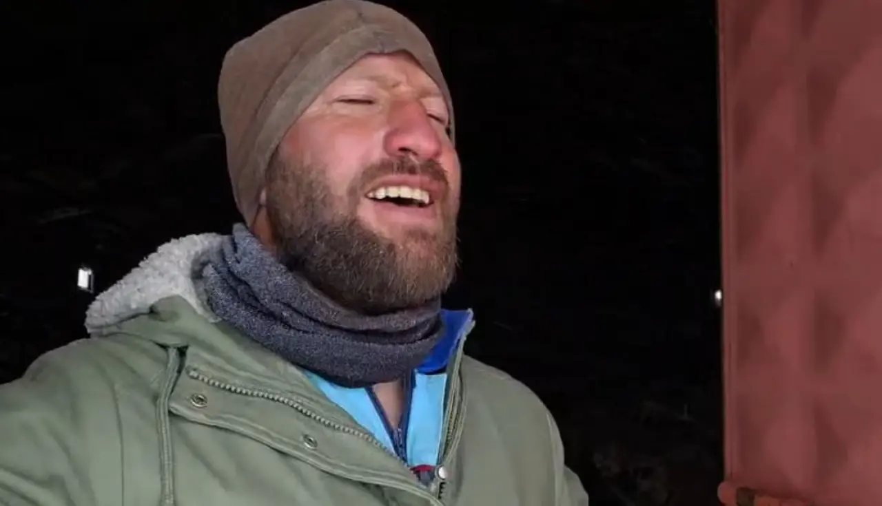 Sivas’ta koyunlar kar altında kaldı, çoban türküleriyle ile mest etti 5