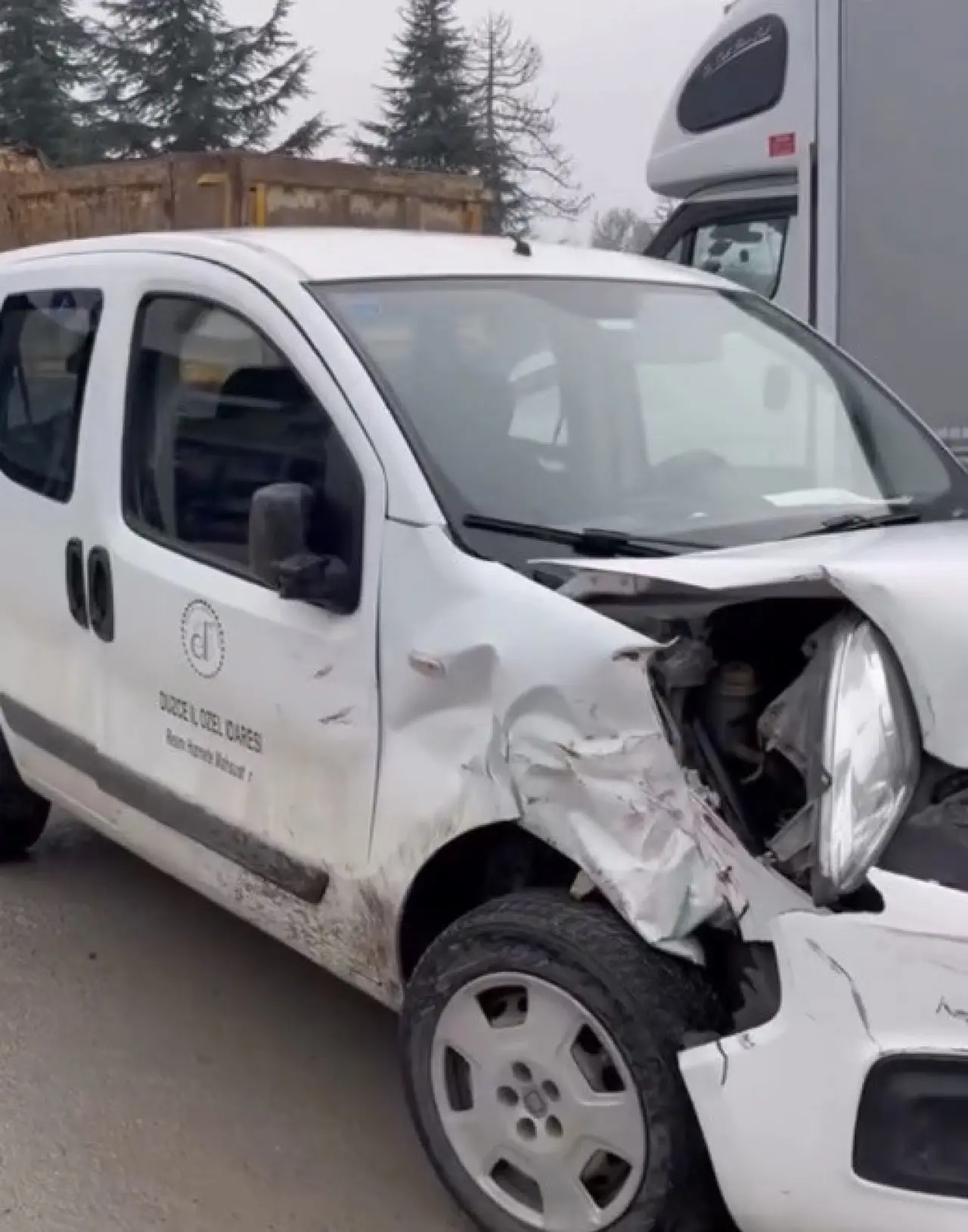 Düzce'de muayene istasyonunda zincirleme kaza! 3 araç hasar gördü 1