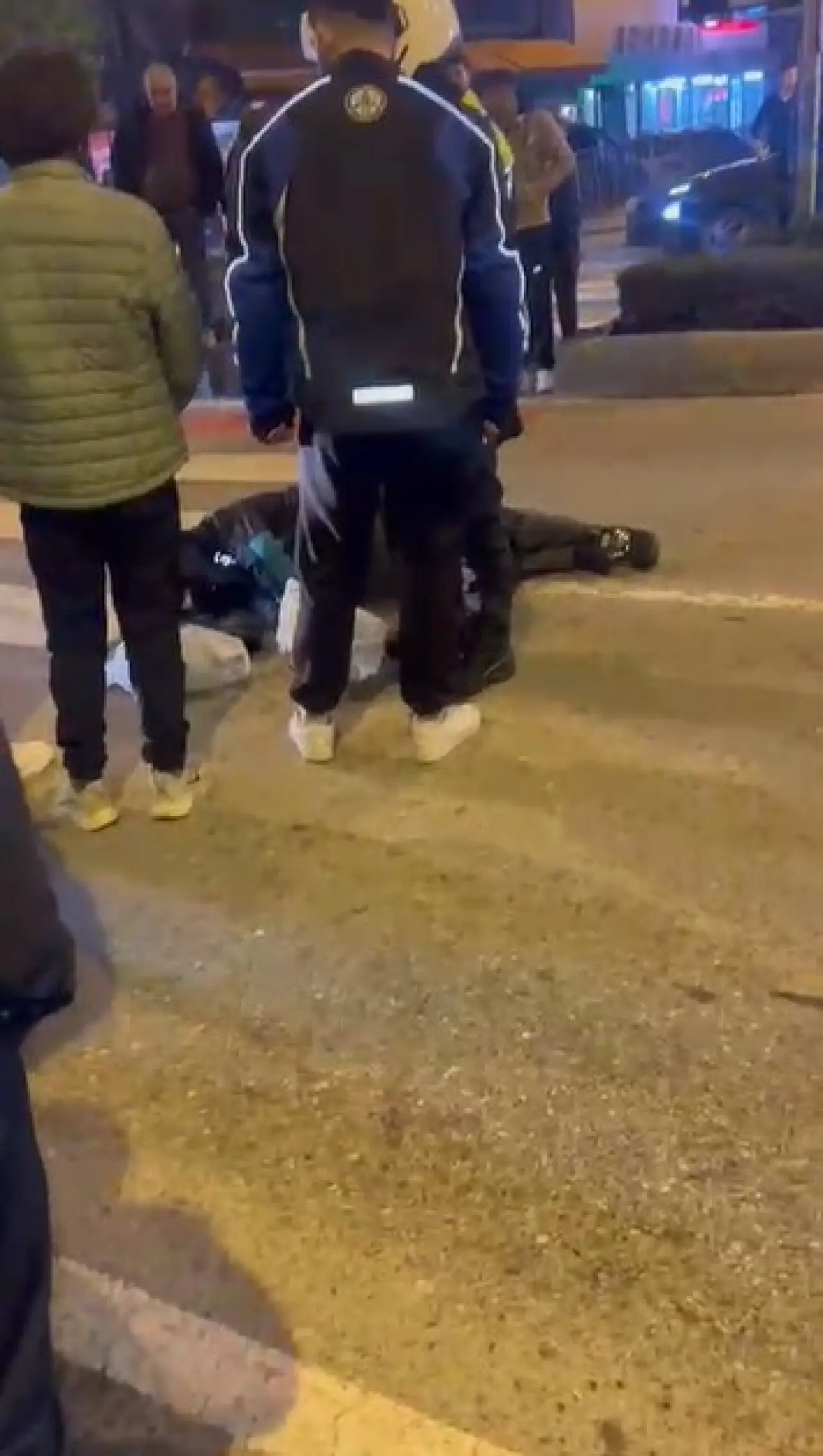 Bir anlık dalgınlık felakete döndü! Motosikletin çarptığı yaya ağır yaralandı 3