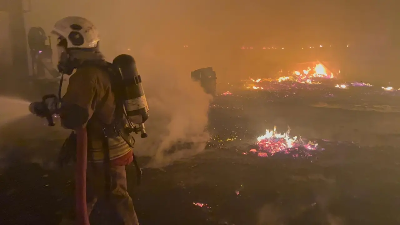 Antakya’da korkutan yangın! Sünger deposu alevlere teslim oldu 4