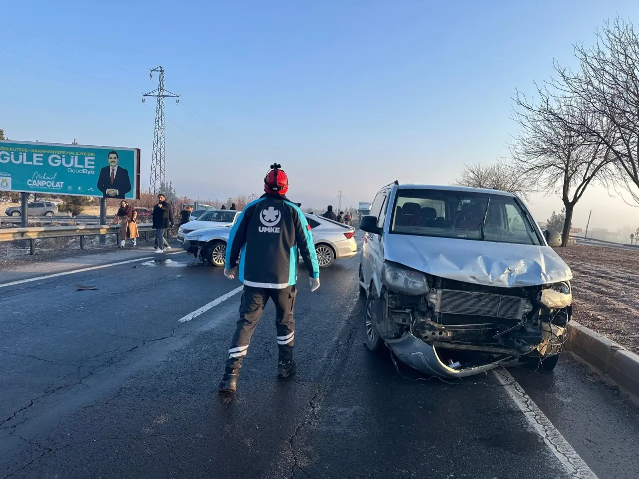 Şanlıurfa’da sabah korkusu! İşçileri taşıyan minibüs ağaca çarptı, 7 yaralı 2