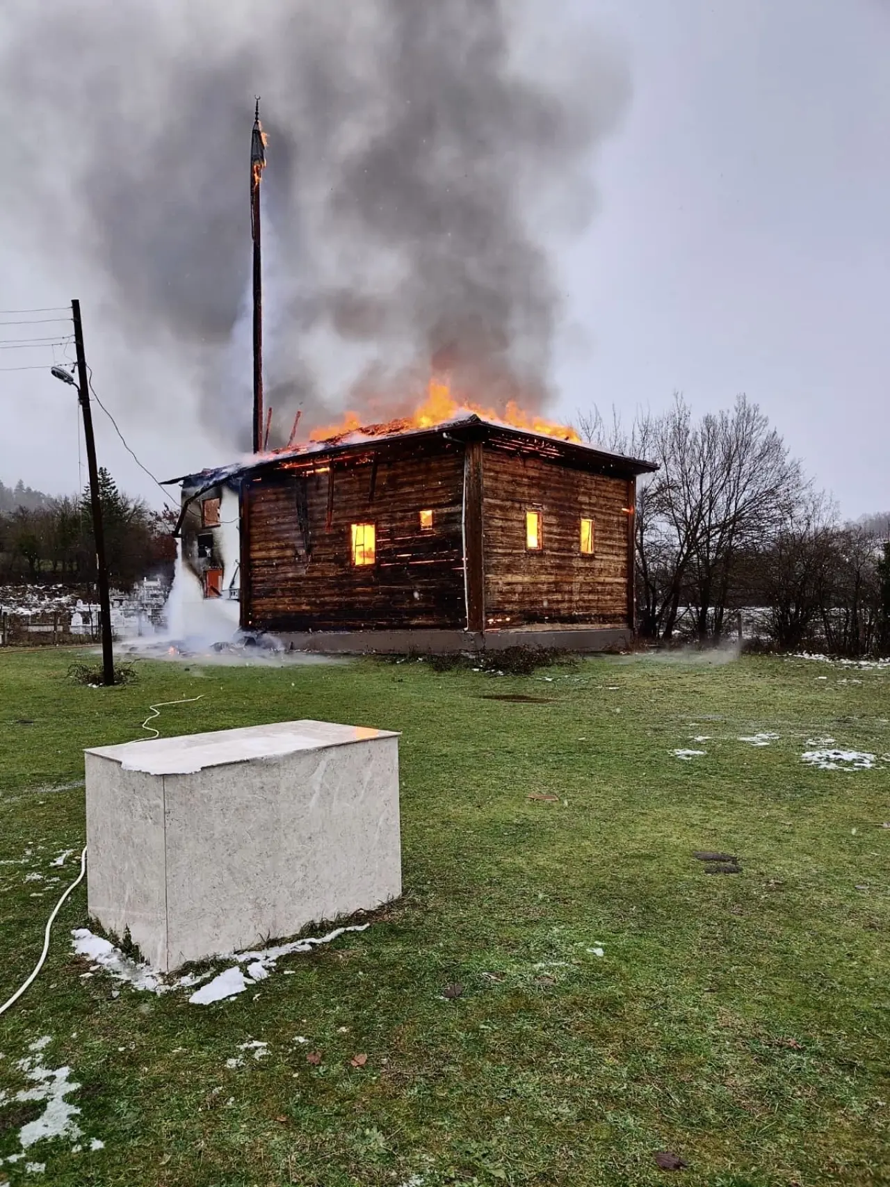 Karabük'te cuma namazı sırasında yangın! 450 yıllık tarihi cami kül oldu 5