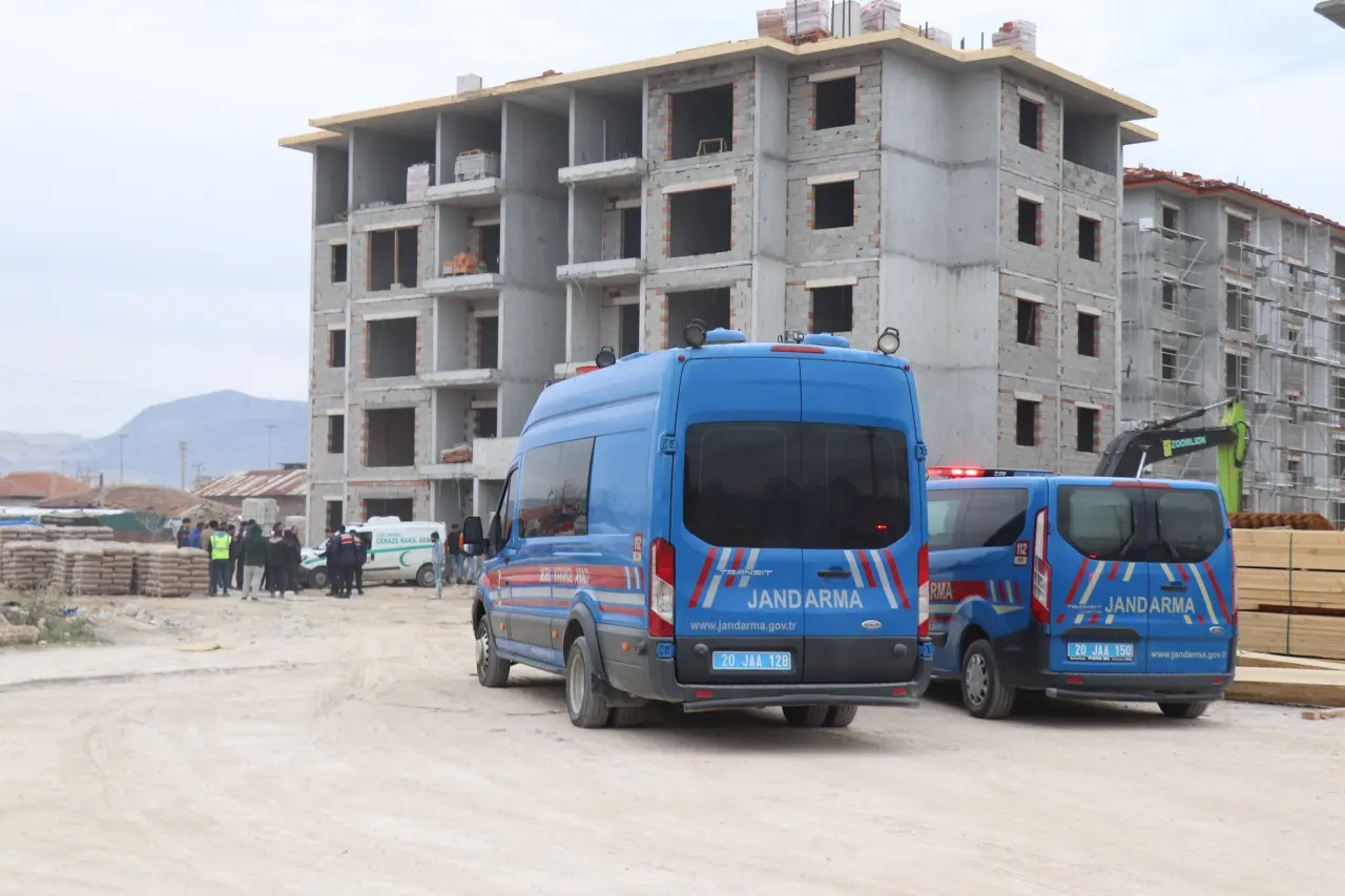 İnşaatta feci ölüm! 5. kattan düşen işçi hayatını kaybetti 2