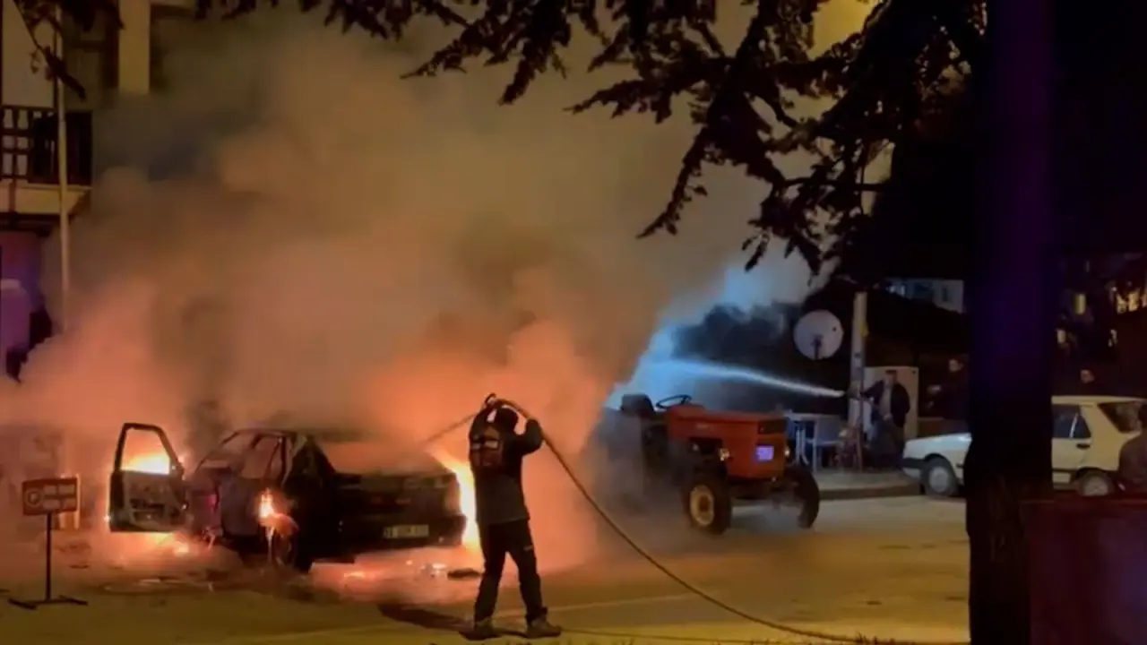 Park ettikten dakikalar sonra alev aldı! Bolu’da şok yangın 3