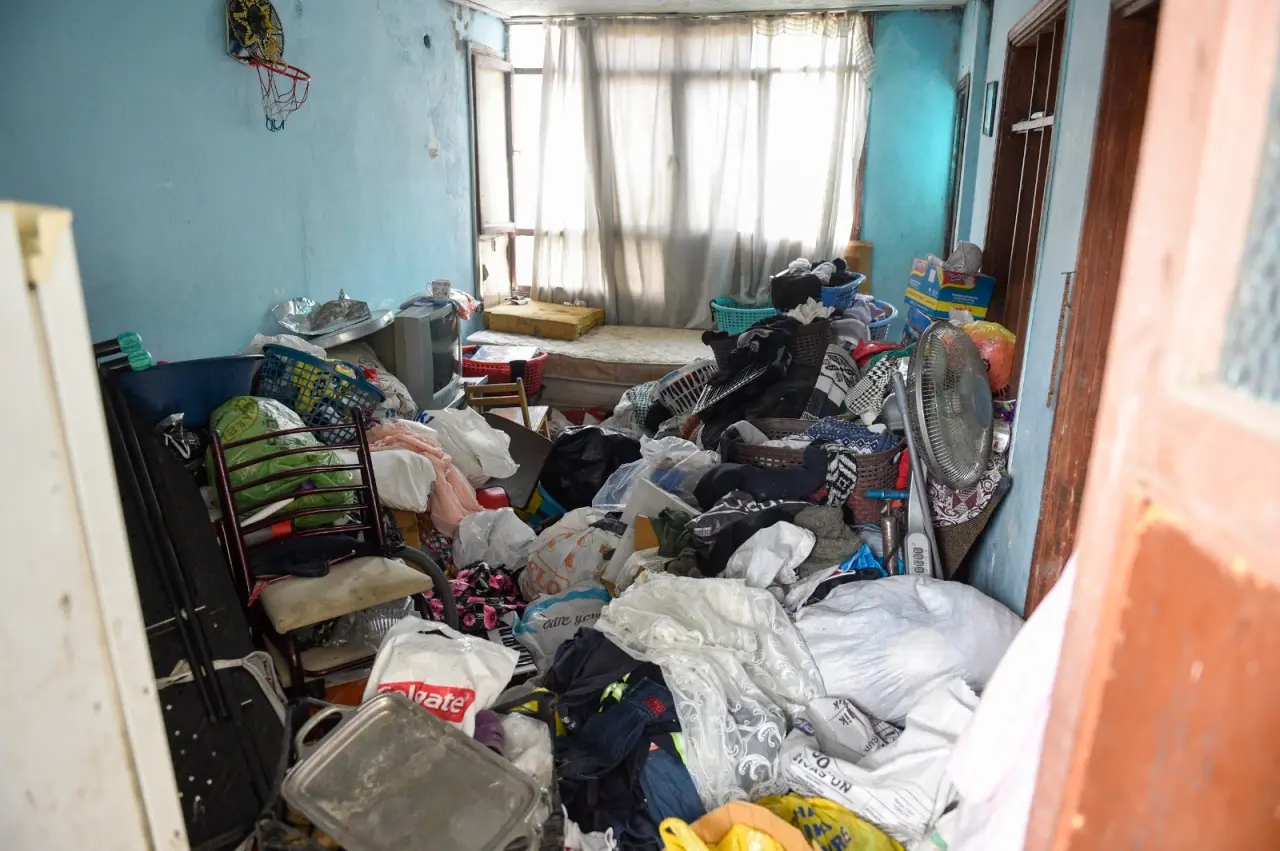 Adana'da kötü koku ihbarı sonrası şok manzara! Evden 1 kamyon çöp çıktı 1