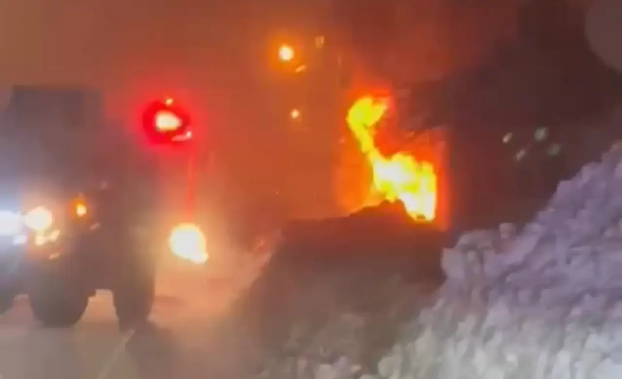 Hakkari'de bacadan çıkan yangın felakete dönüştü! Alevler evi küle çevirdi 6