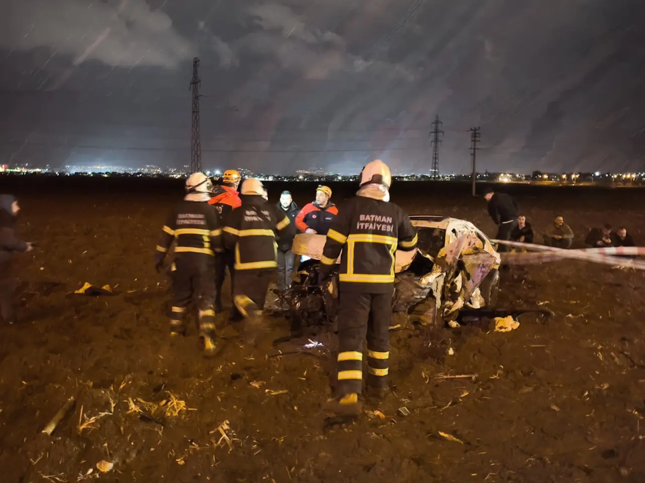 Batman'da feci kaza! 4 genç hayatını kaybetti, köyler yasa boğuldu 4