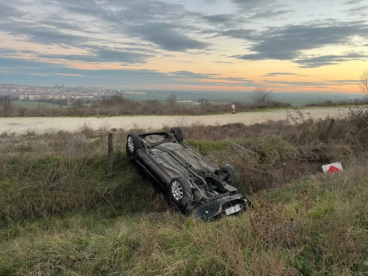 D100 Karayolu’nda feci kaza! Kontrolden çıkan otomobil şarampole yuvarlandı 2