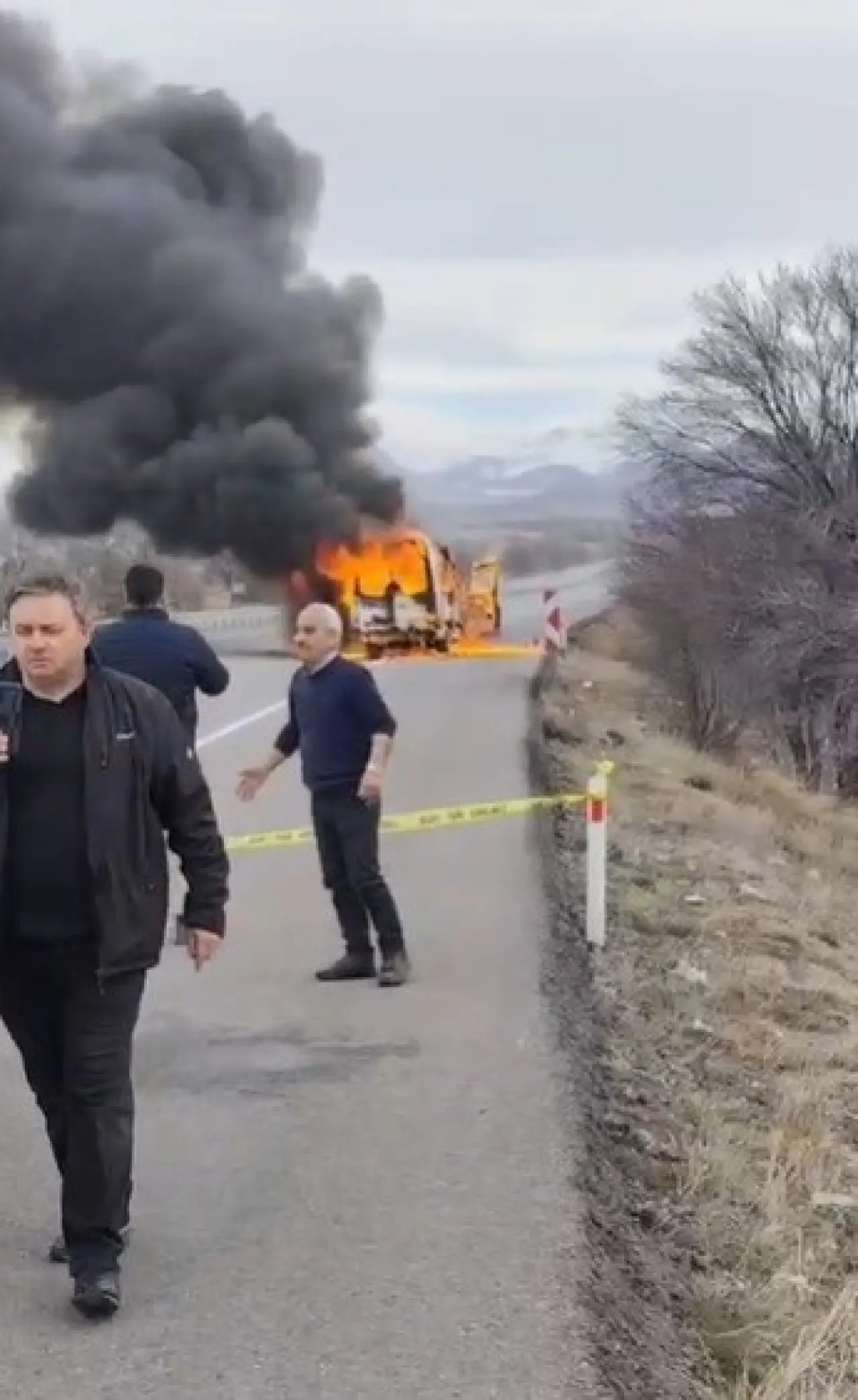 Konya'da yolcu minibüsü kül oldu: Yolcular dakikalarla kurtuldular! 1