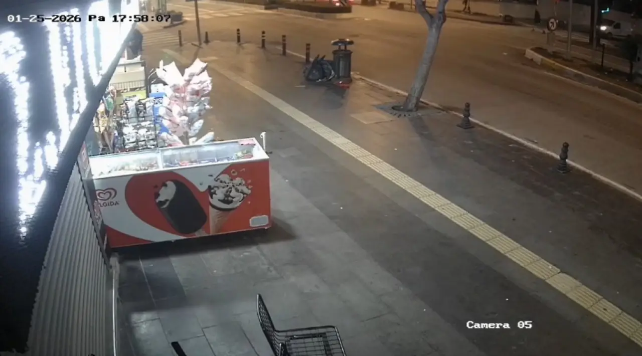 Bir anlık dalgınlık felakete döndü! Motosikletin çarptığı yaya ağır yaralandı 1