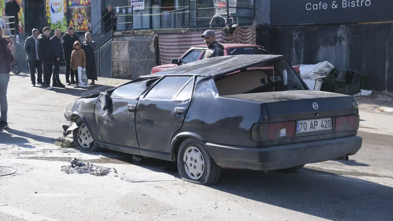 'Annemi arıyordum' dedi, takla attı! Pert olan araçtan şans eseri kurtuldu 2