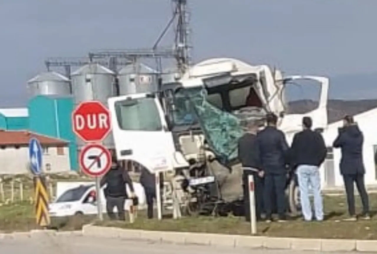 Kütahya'da beton mikserleri birbirine girdi! Ortalık savaş alanına döndü 3