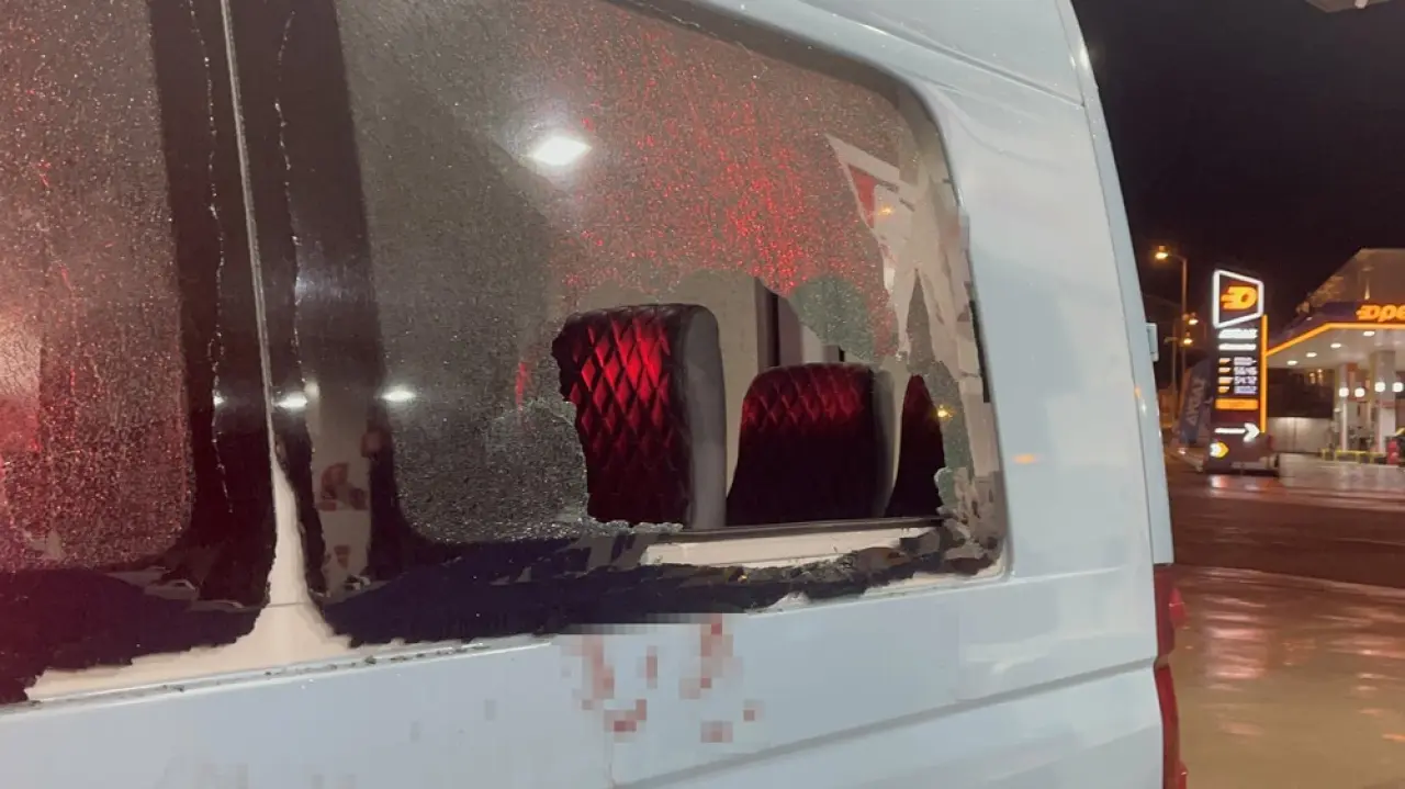 Alkol kontrolünde çılgına döndü: Camı kırıp kafasını yaraladı! 1