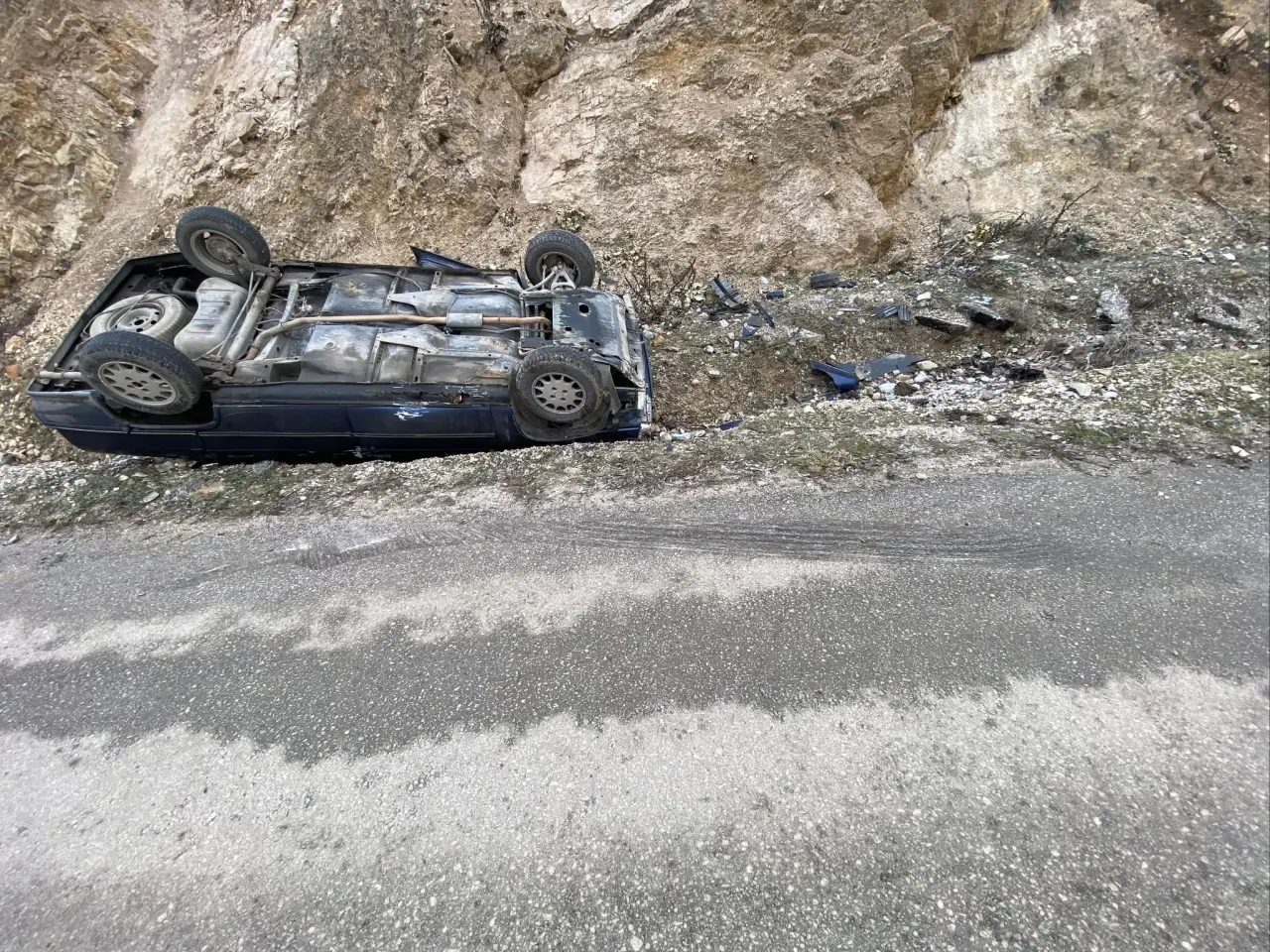 Bilecik'te yağışlı hava kazaya neden oldu! Otomobil takla attı 1