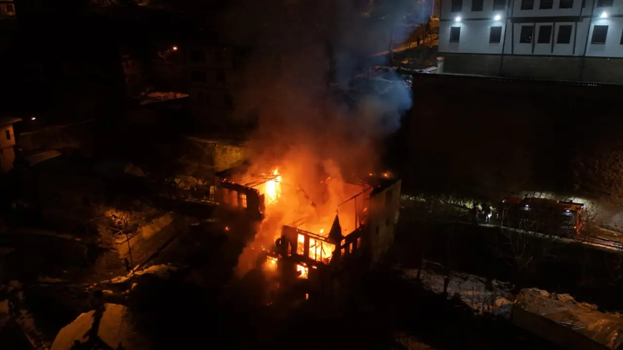 Safranbolu'da 200 yıllık tarihi konak alevlere teslim oldu! 7