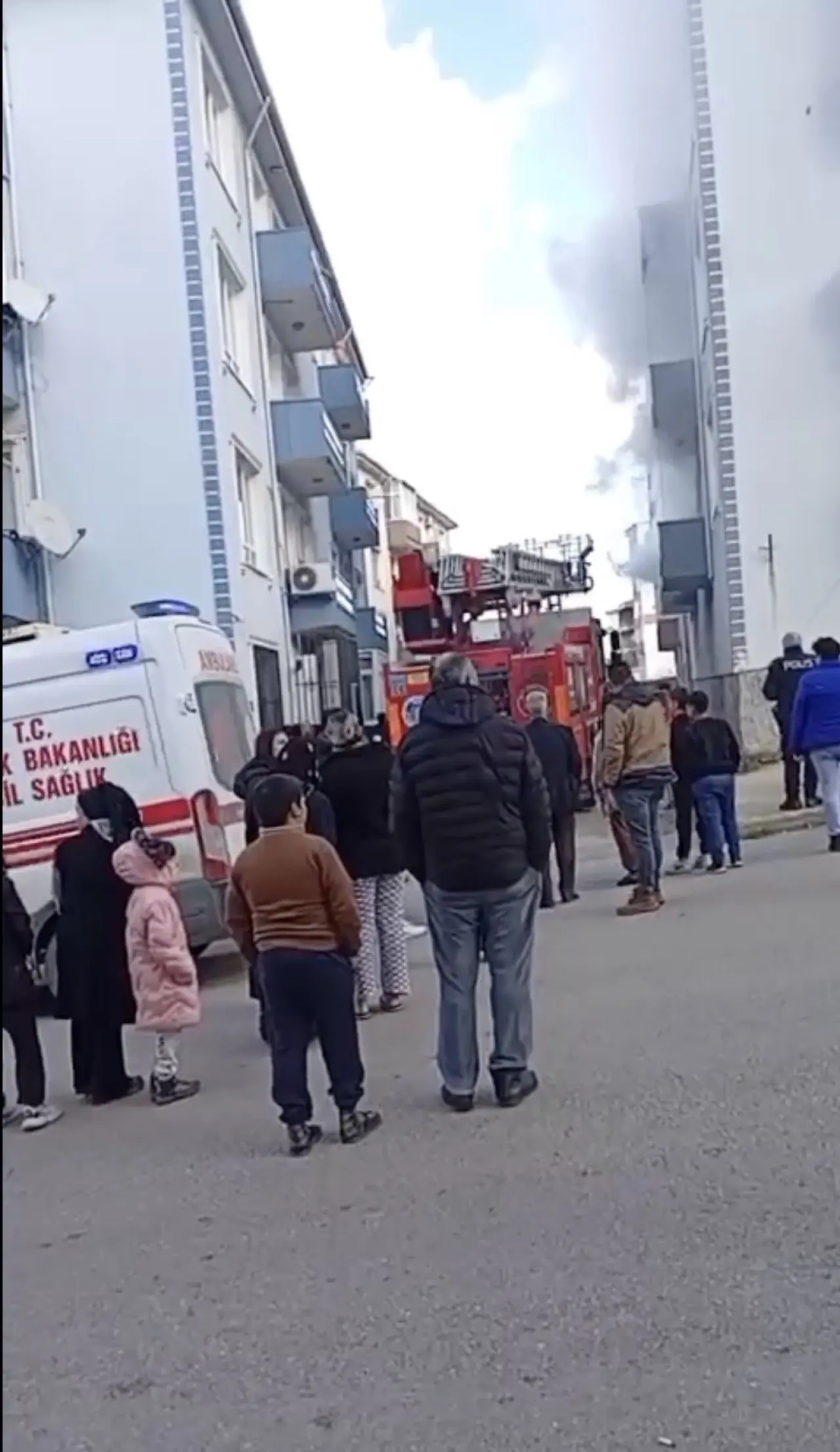 Evde mahsur kaldı, alevlerden kurtulamadı! Yatalak adam kedisiyle birlikte can verdi 5