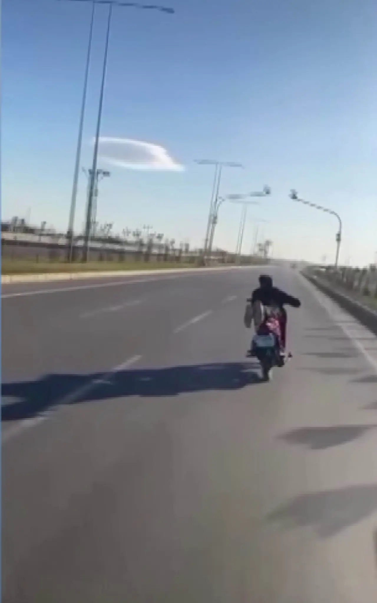 Hatay’da motosiklet üzerinde tehlikeli dakikalar! Çocuk sürücüye 50 bin TL ceza 1