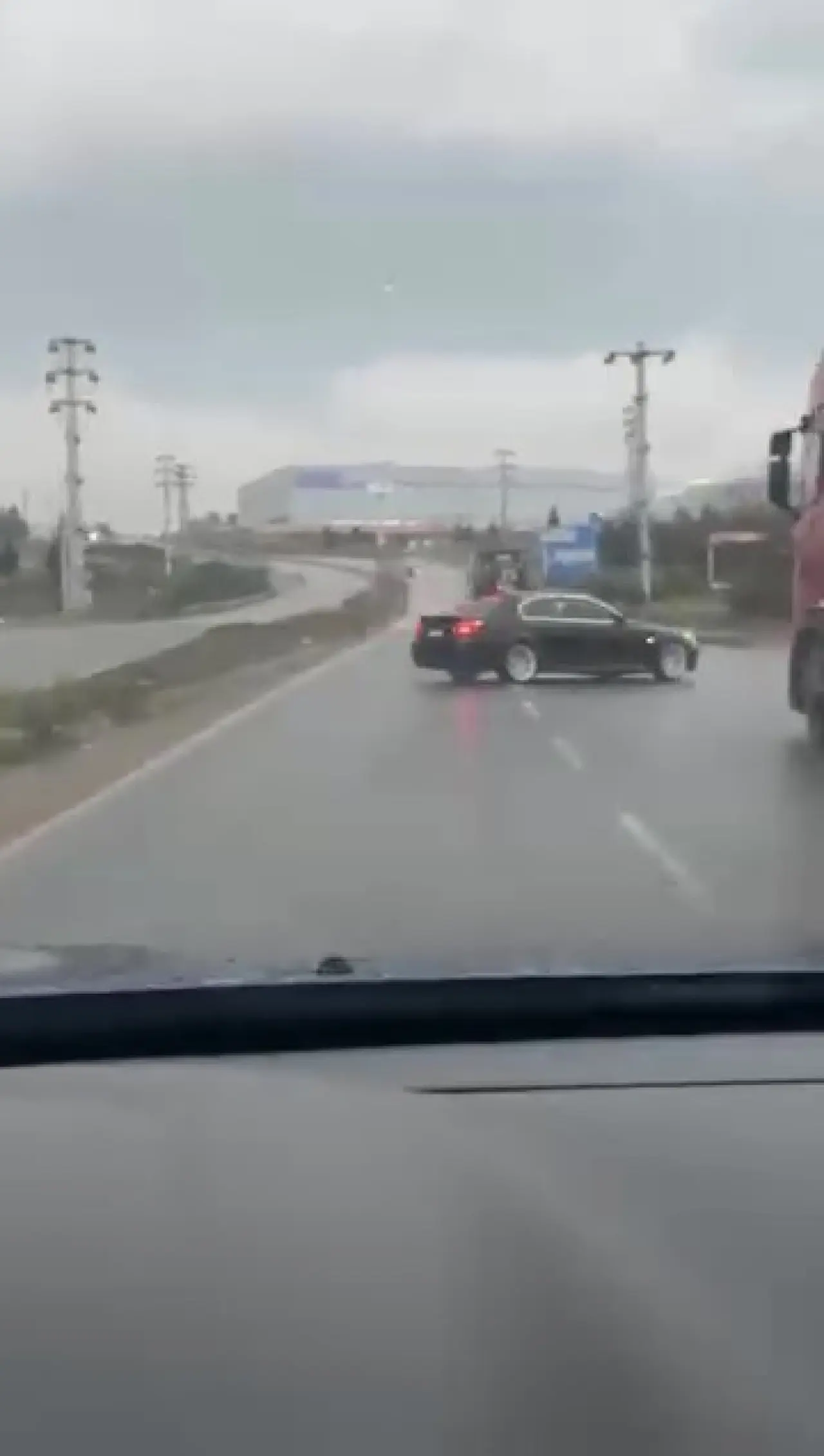 Kocaeli’de tehlikeli şov pahalıya patladı! 3