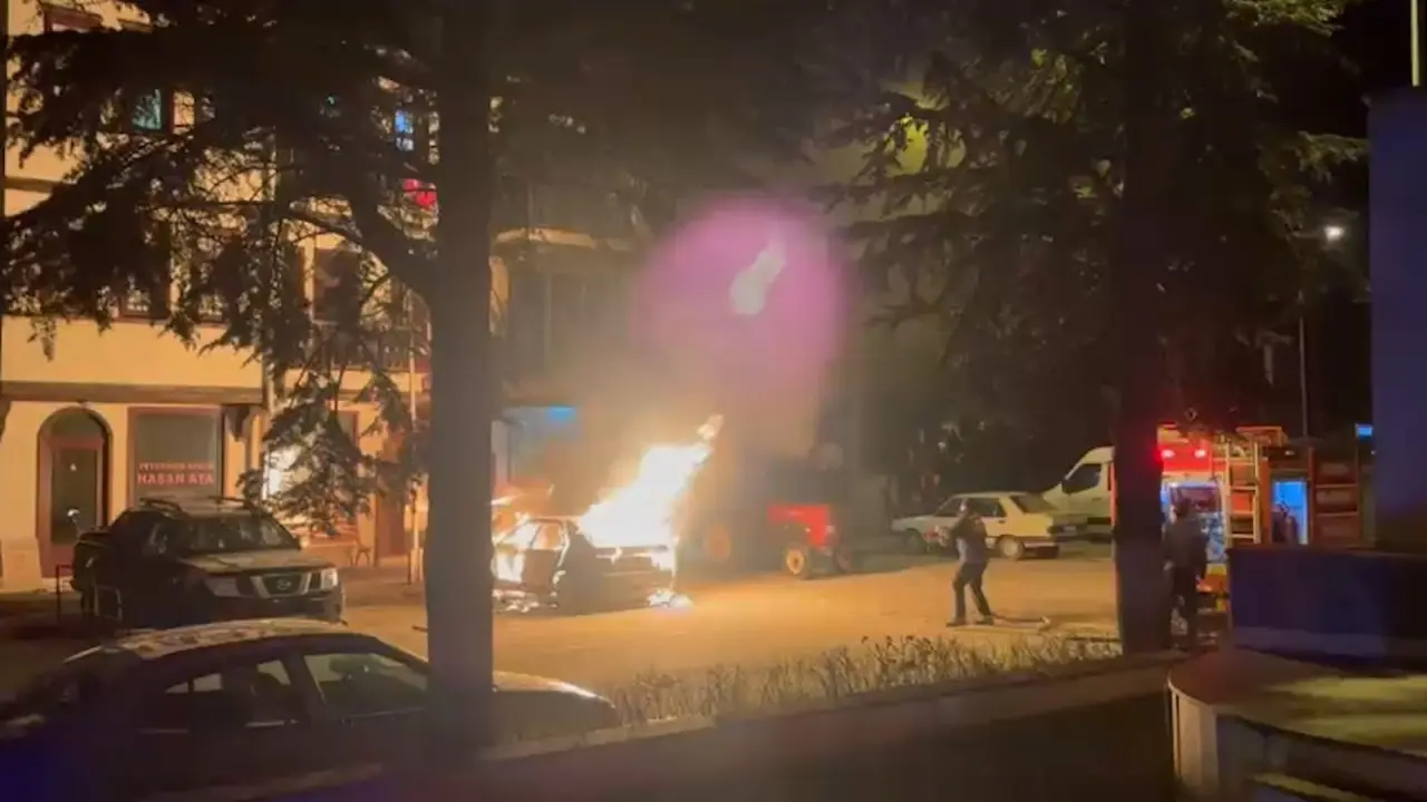 Park ettikten dakikalar sonra alev aldı! Bolu’da şok yangın 5