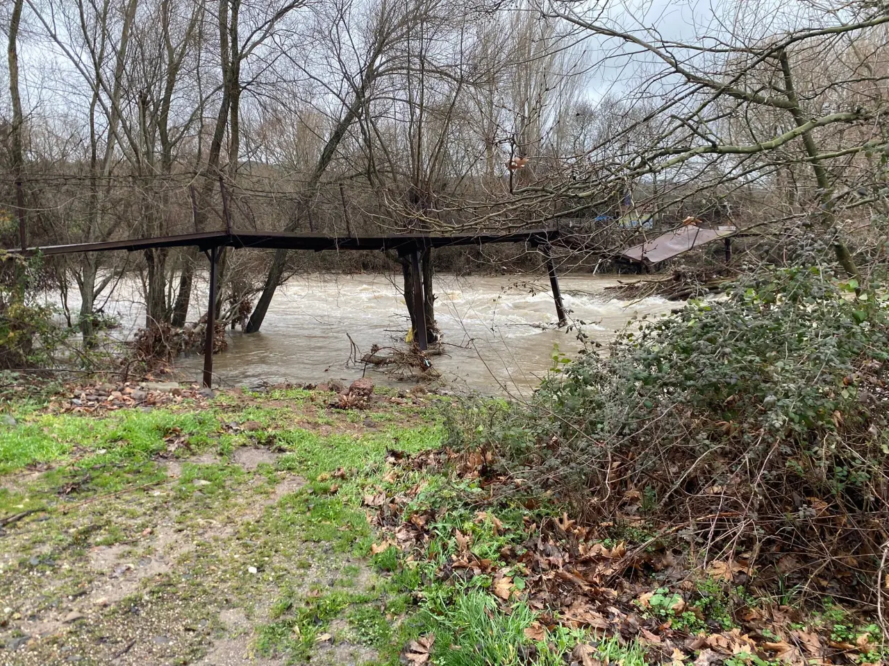 Çanakkale’de sel kabusu! Sürücüler yolda mahsur kaldı 1