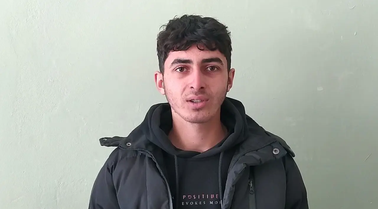 Gemerek’te kurt alarmı! Yiyecek arayan iki kurt kara yolunda görüntülendi 3