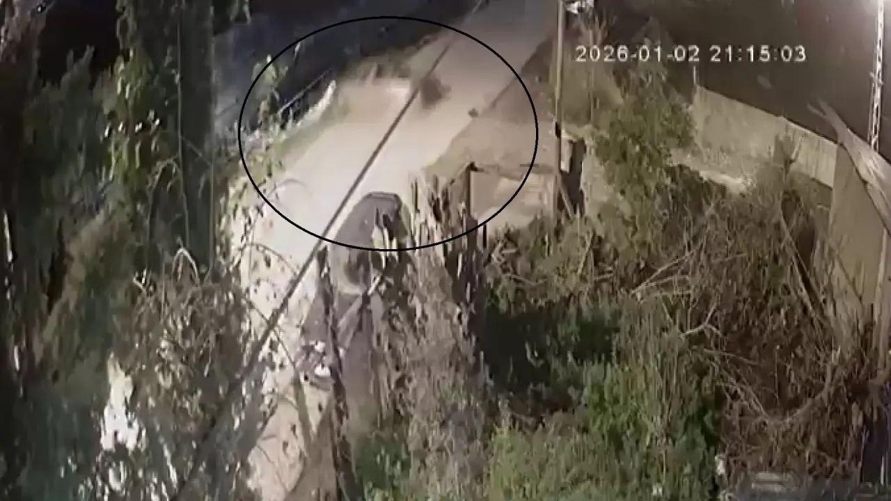 Direksiyon başında kabus! Kontrolden çıkan otomobil su kanalına uçtu 1