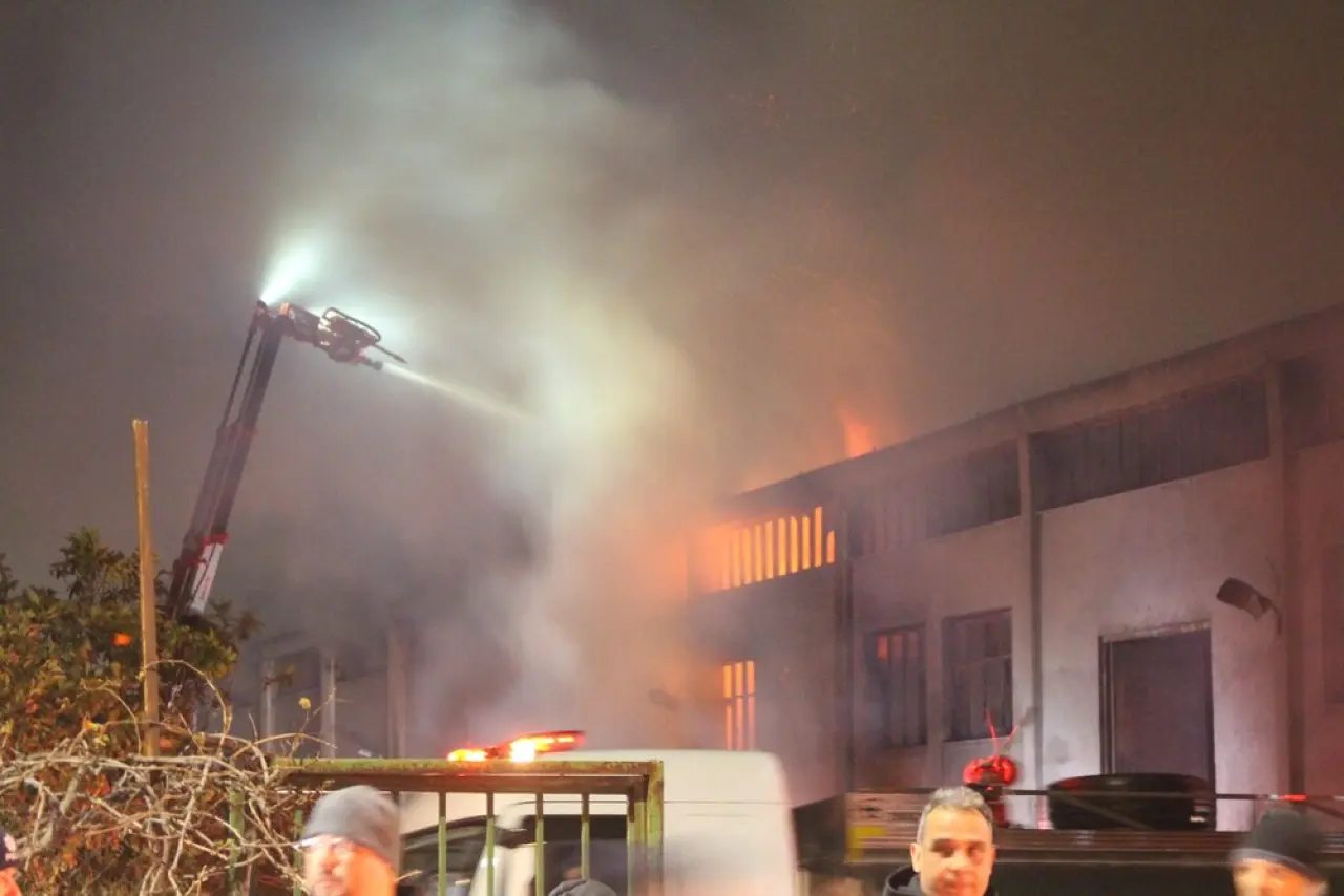 Adana’da korkutan yangın! Fabrikadan alevler yükseldi 4