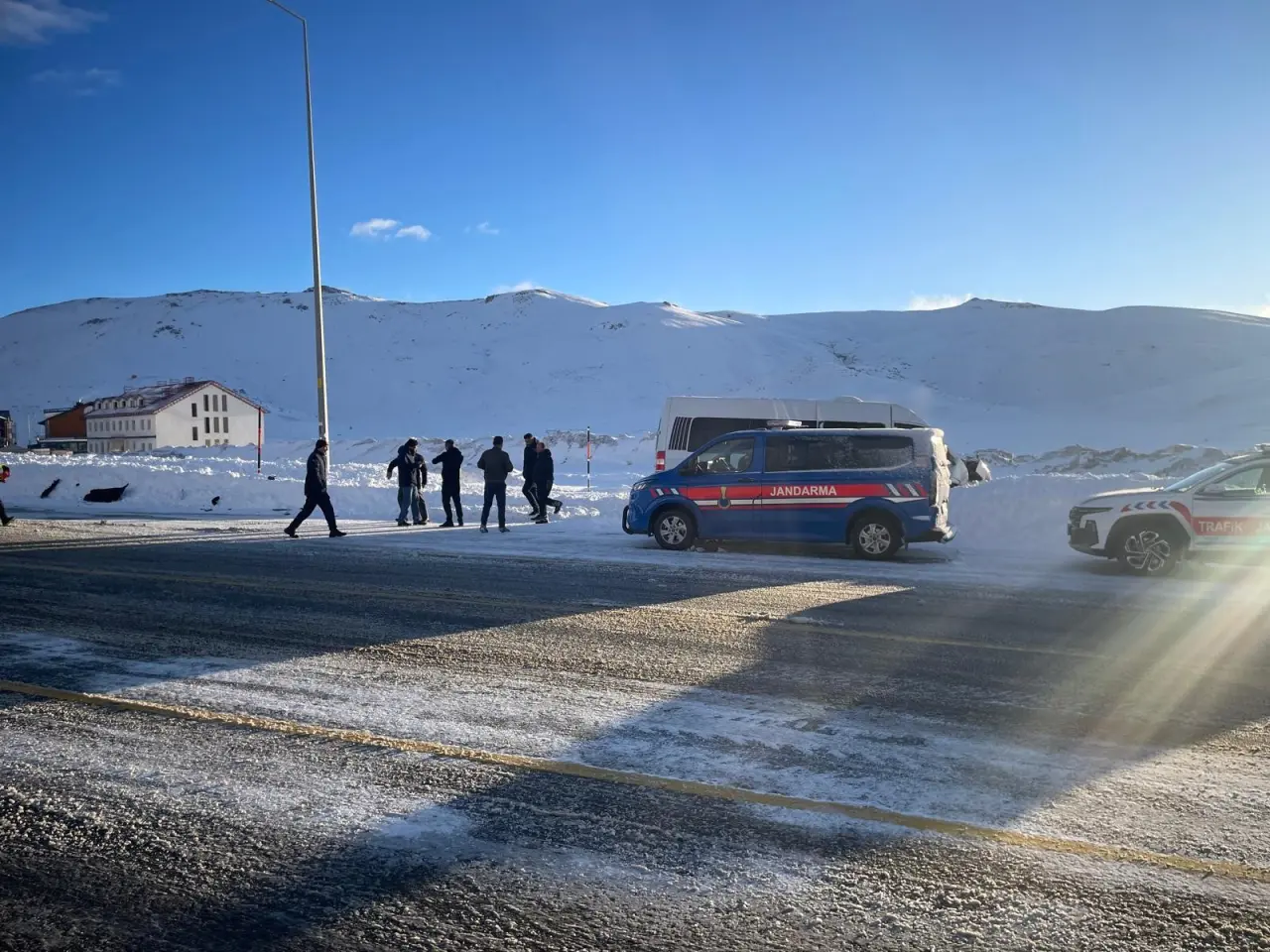 Kayseri’de taksi ile minibüs kafa kafaya çarpıştı: 16 yaralı! 4