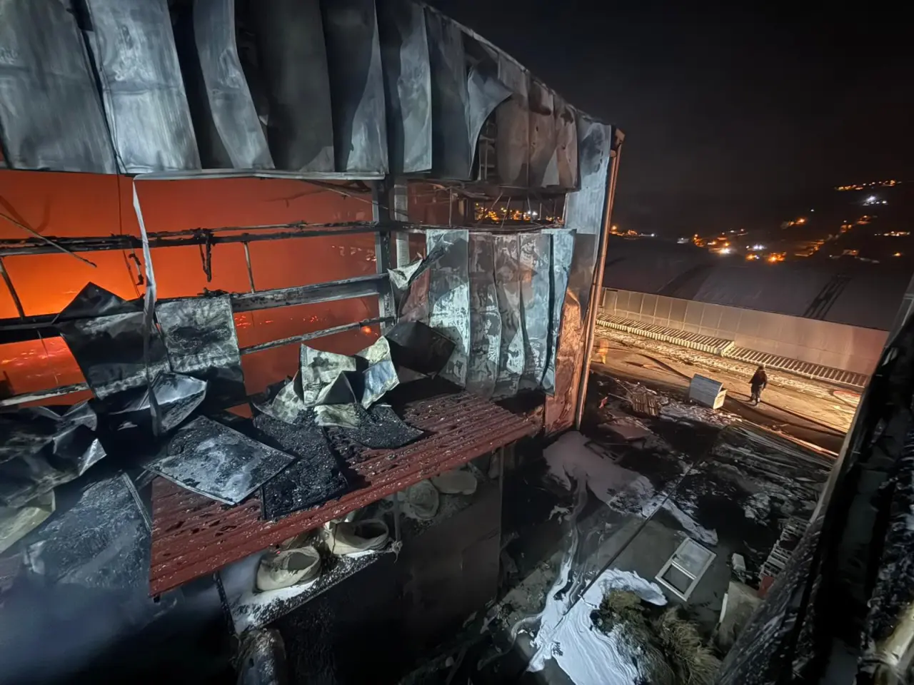 Hatay’da yürekleri ağza getiren yangın! Sünger deposu alev alev 4