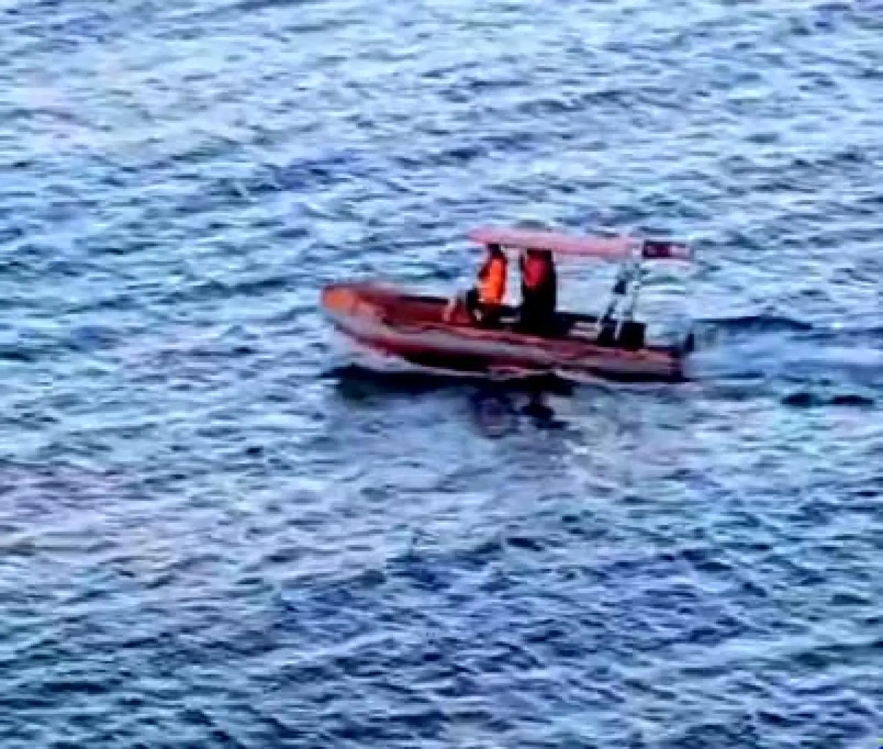 Direksiyon hakimiyetini kaybetti, denize uçtu! 2 yaralı 3