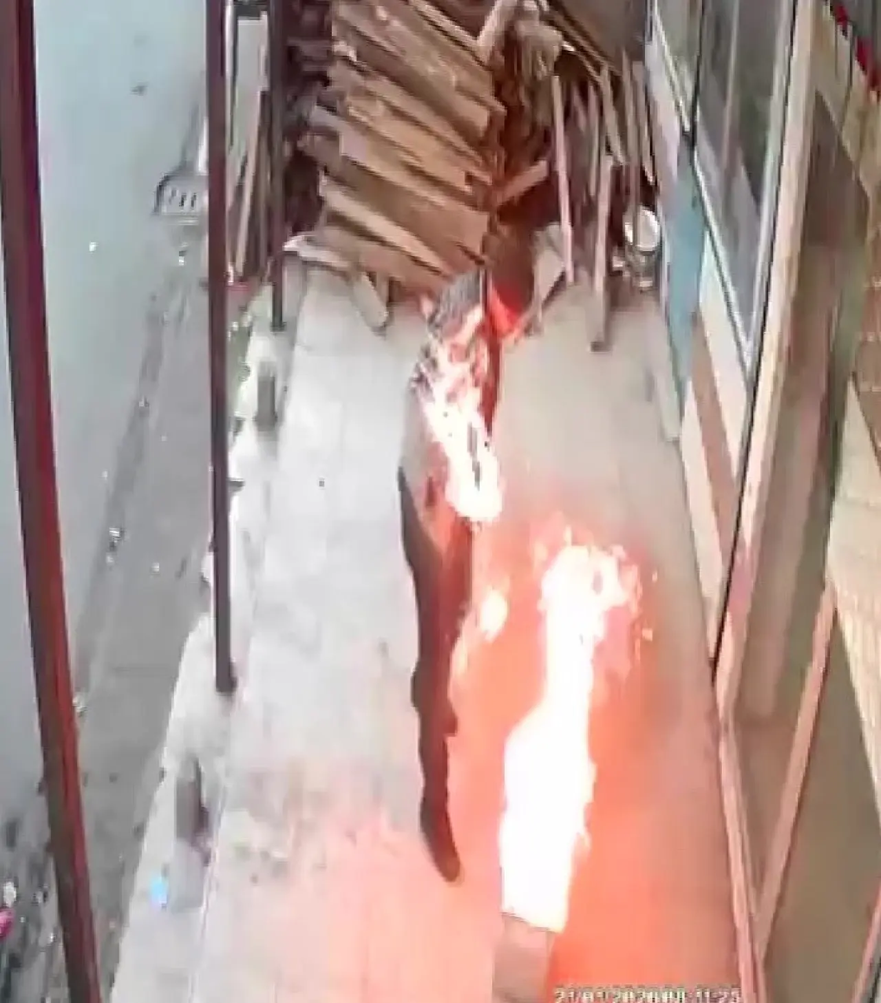 Çay demleyecekti, kendini yaktı: 'Yanmışım ama stres yok' diyen ustanın şoke eden anları 1