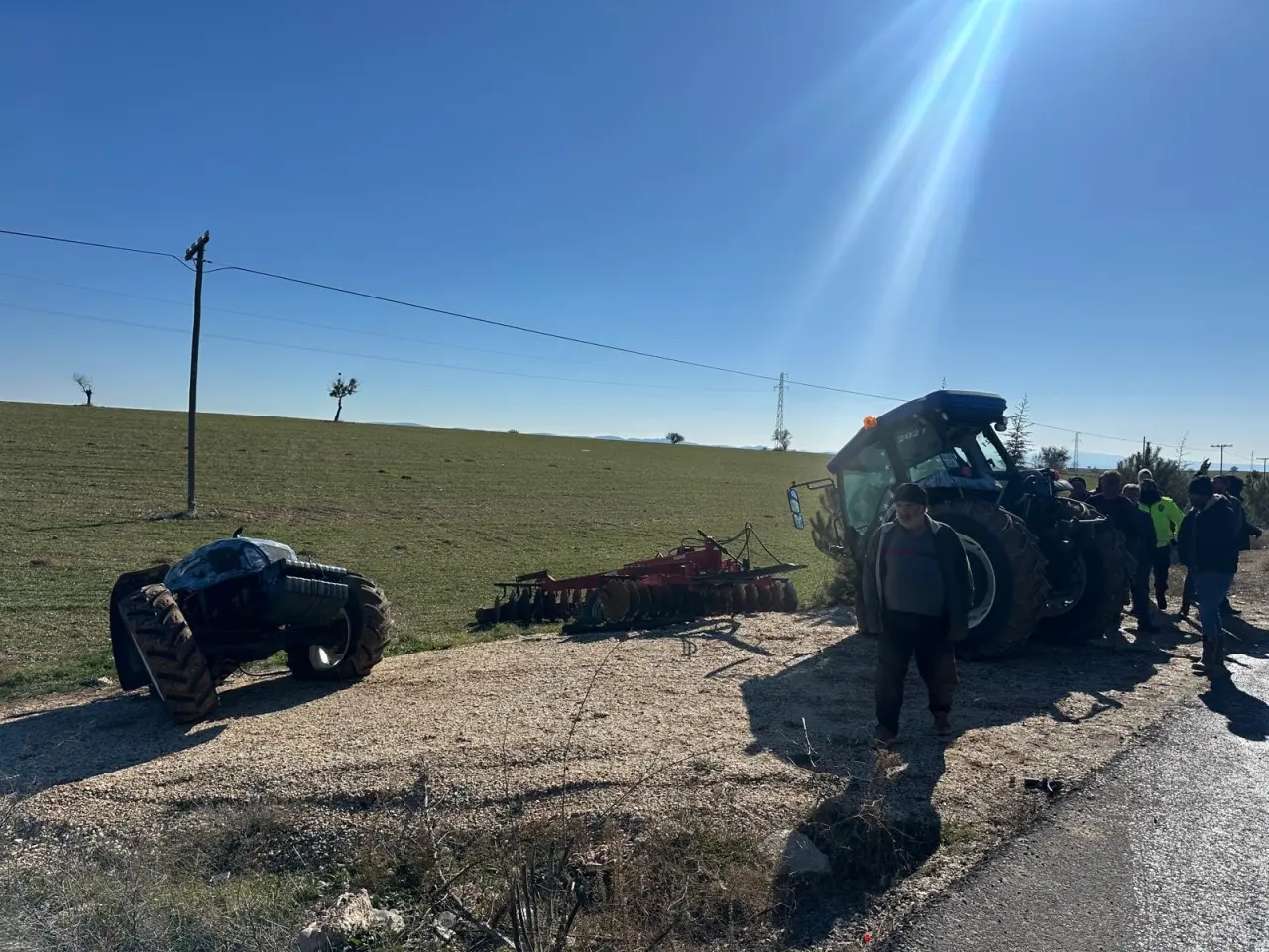 Kazayı görenler gözlerine inanamadı: Traktör resmen ikiye ayrıldı! 7