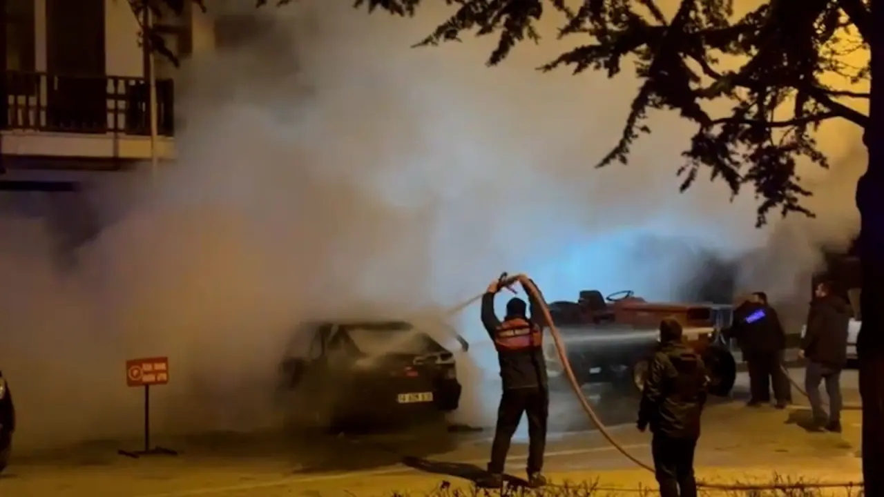 Park ettikten dakikalar sonra alev aldı! Bolu’da şok yangın 2